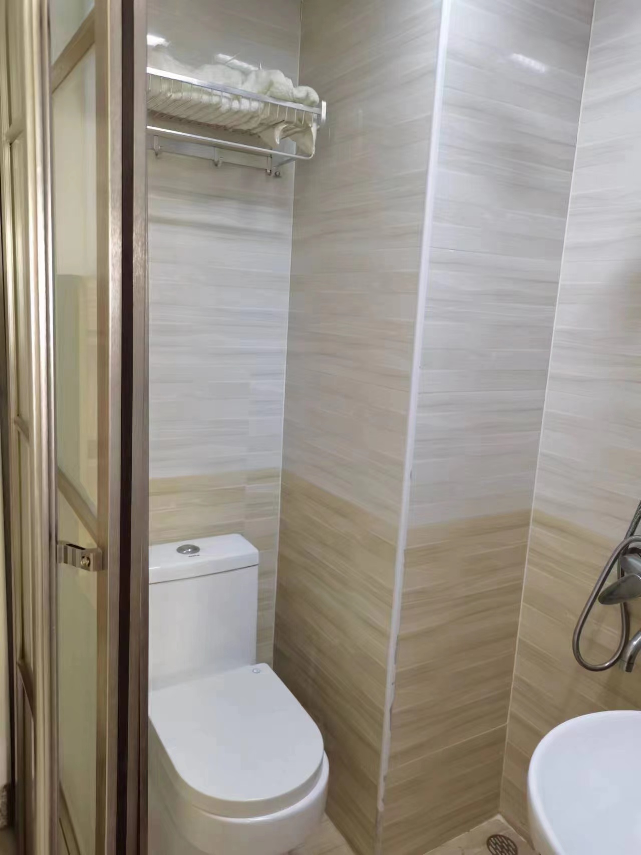 中建岳阳中心  1室1厅1卫   1300.00元/月室内图1