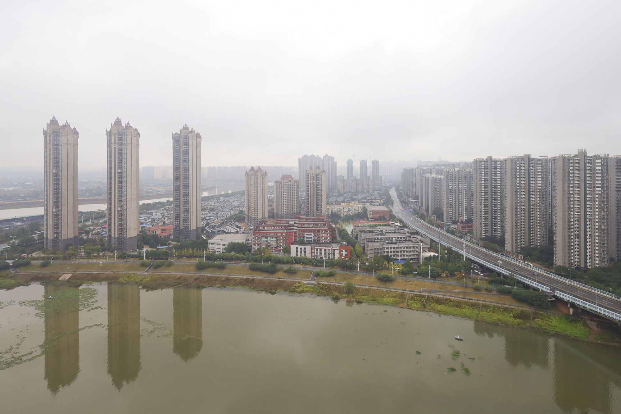 双湾国际（湘江御景花园）  3室2厅2卫   120.00万其他