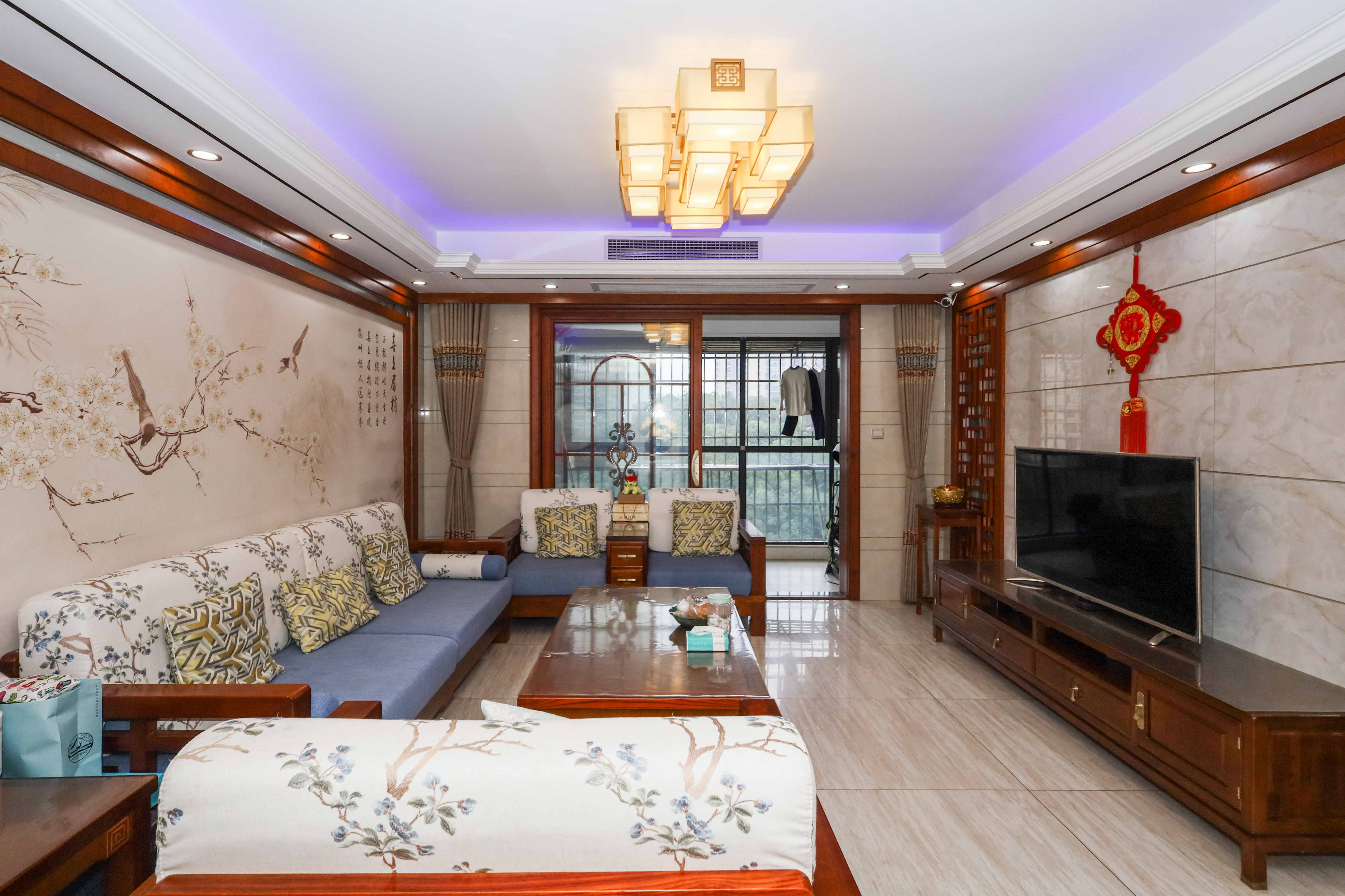 保利麓谷林语E区  4室2厅2卫    149.0万 保利麓谷林语E区  4室2厅2卫    149.0万客厅