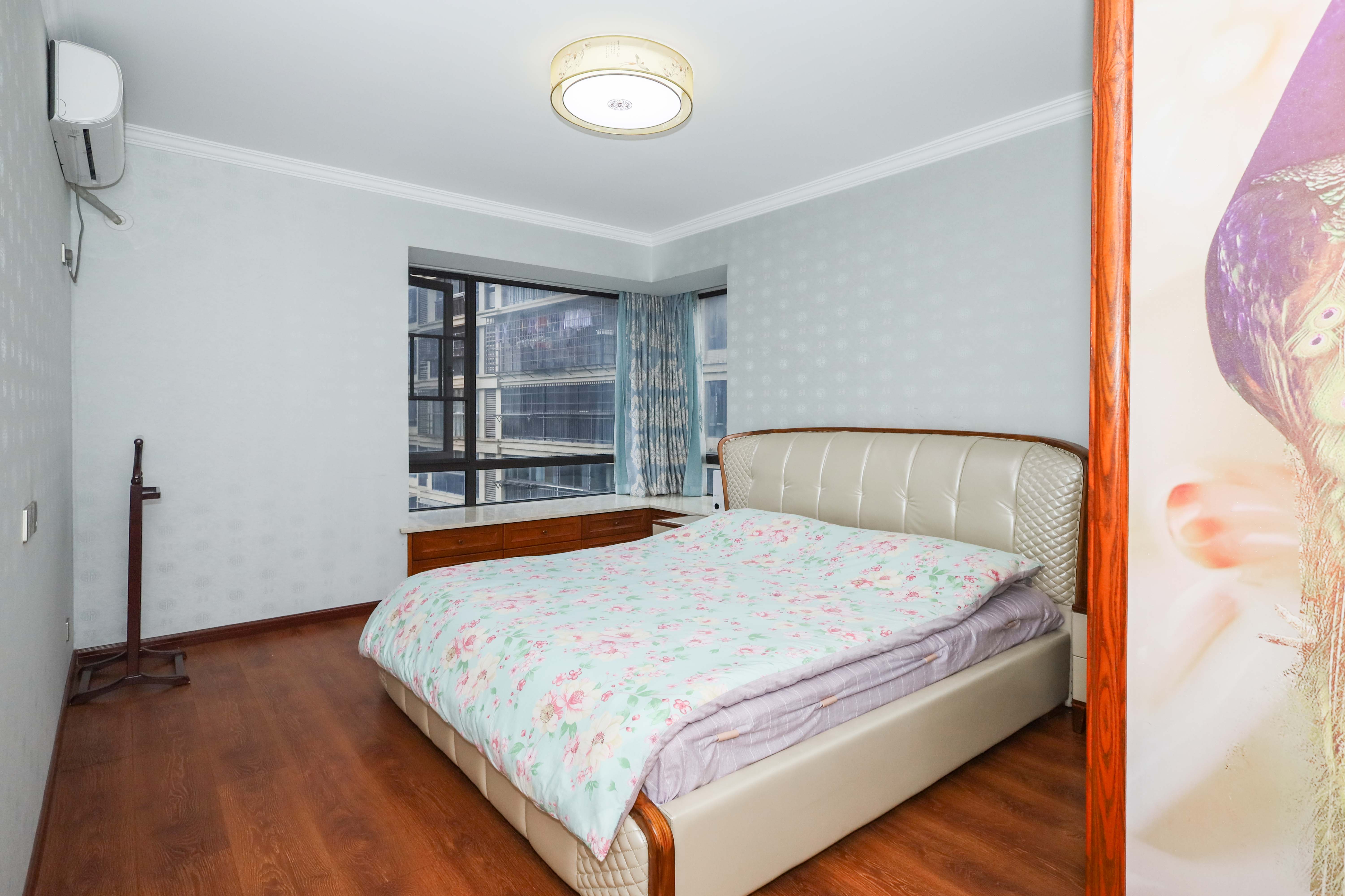 保利麓谷林语E区  4室2厅2卫    149.0万 保利麓谷林语E区  4室2厅2卫    149.0万卧室