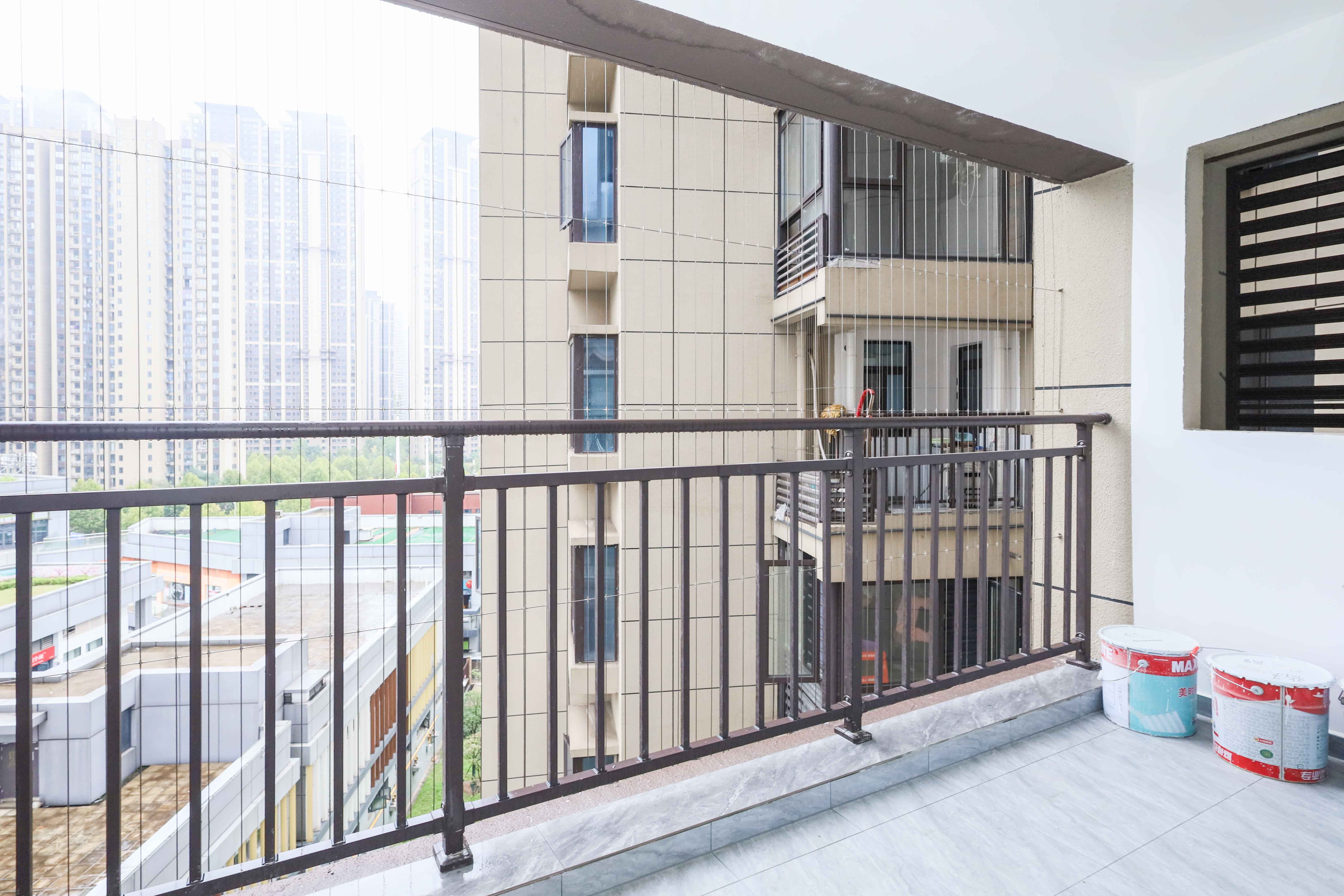中国铁建梅溪青秀三期  4室2厅2卫   270.00万阳台