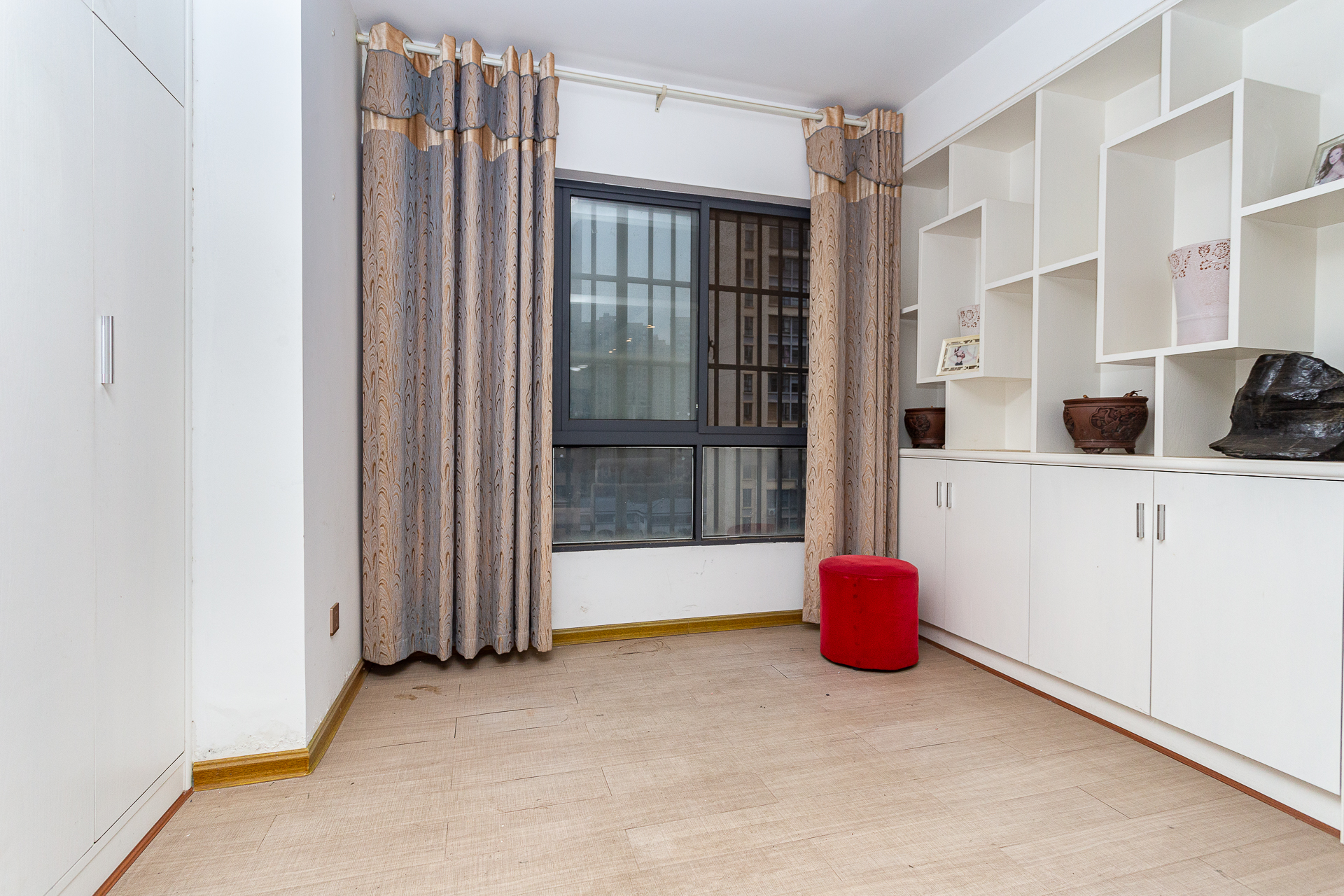 勤诚达新界  3室2厅1卫    94.0万 勤诚达新界  3室2厅1卫    94.0万卧室