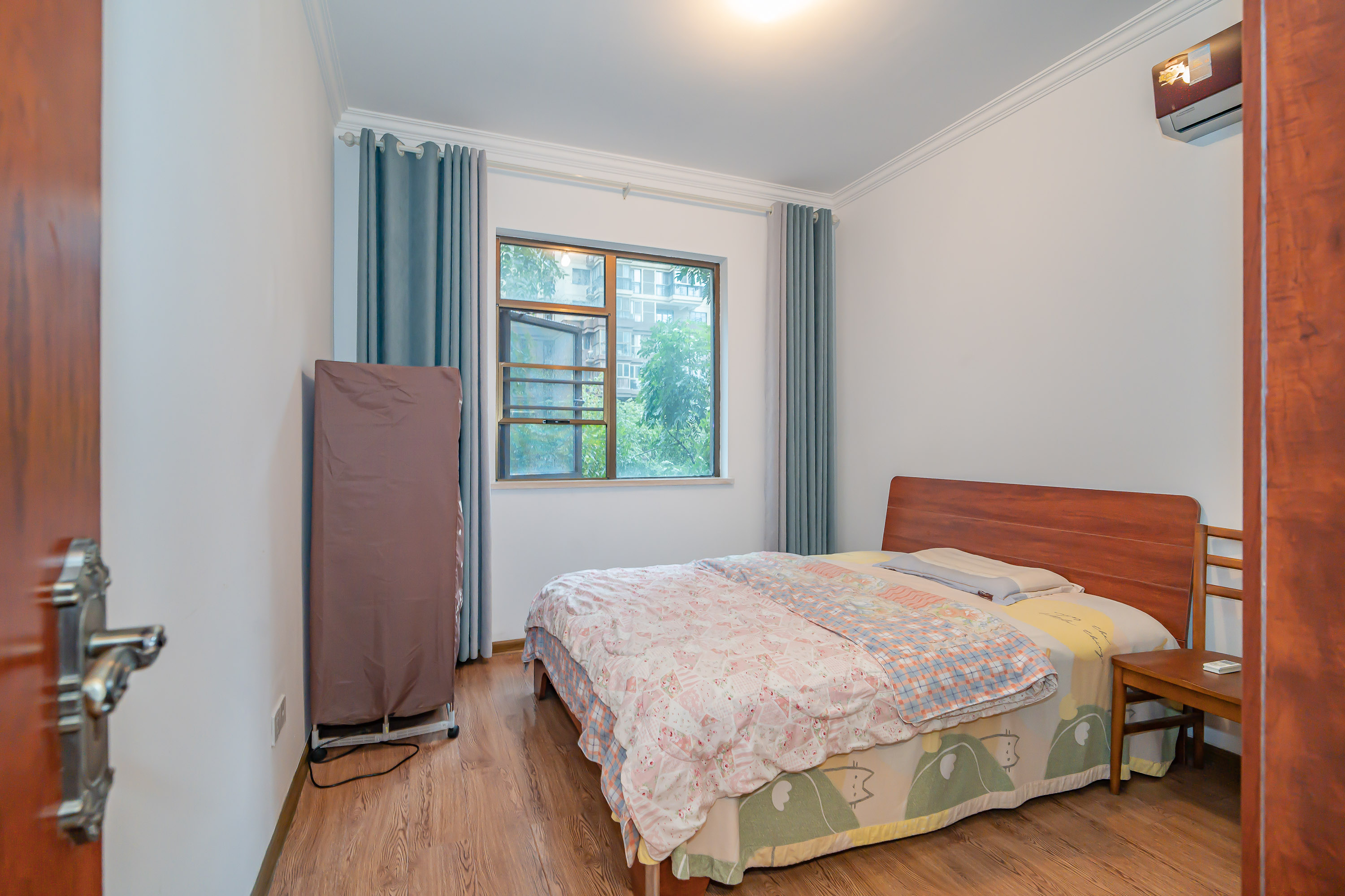 江山帝景哈佛  3室2厅2卫    123.1万卧室