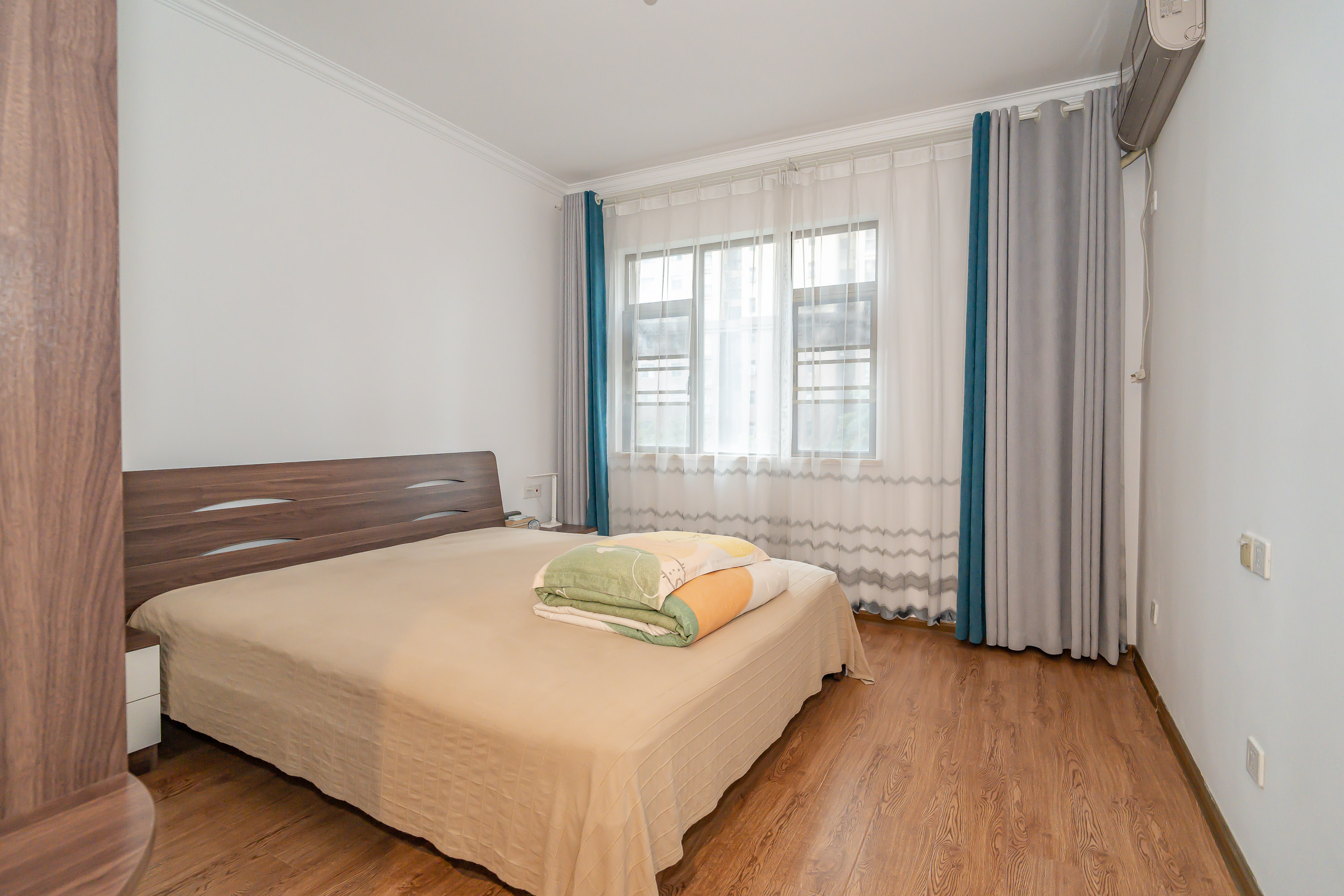 江山帝景哈佛  3室2厅2卫    123.1万卧室