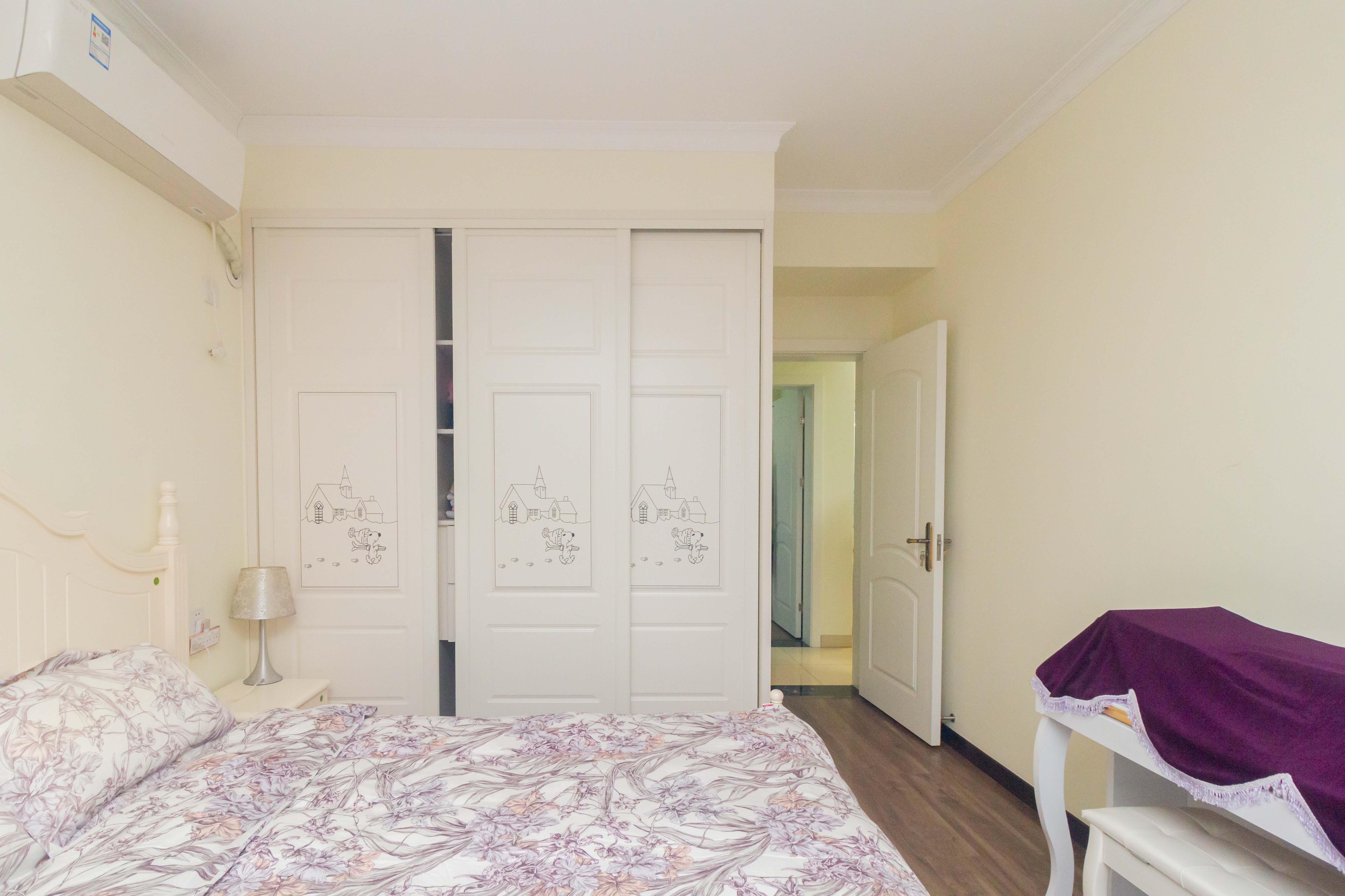 海德公园  3室2厅1卫    69.8万 海德公园  3室2厅1卫    69.8万卧室