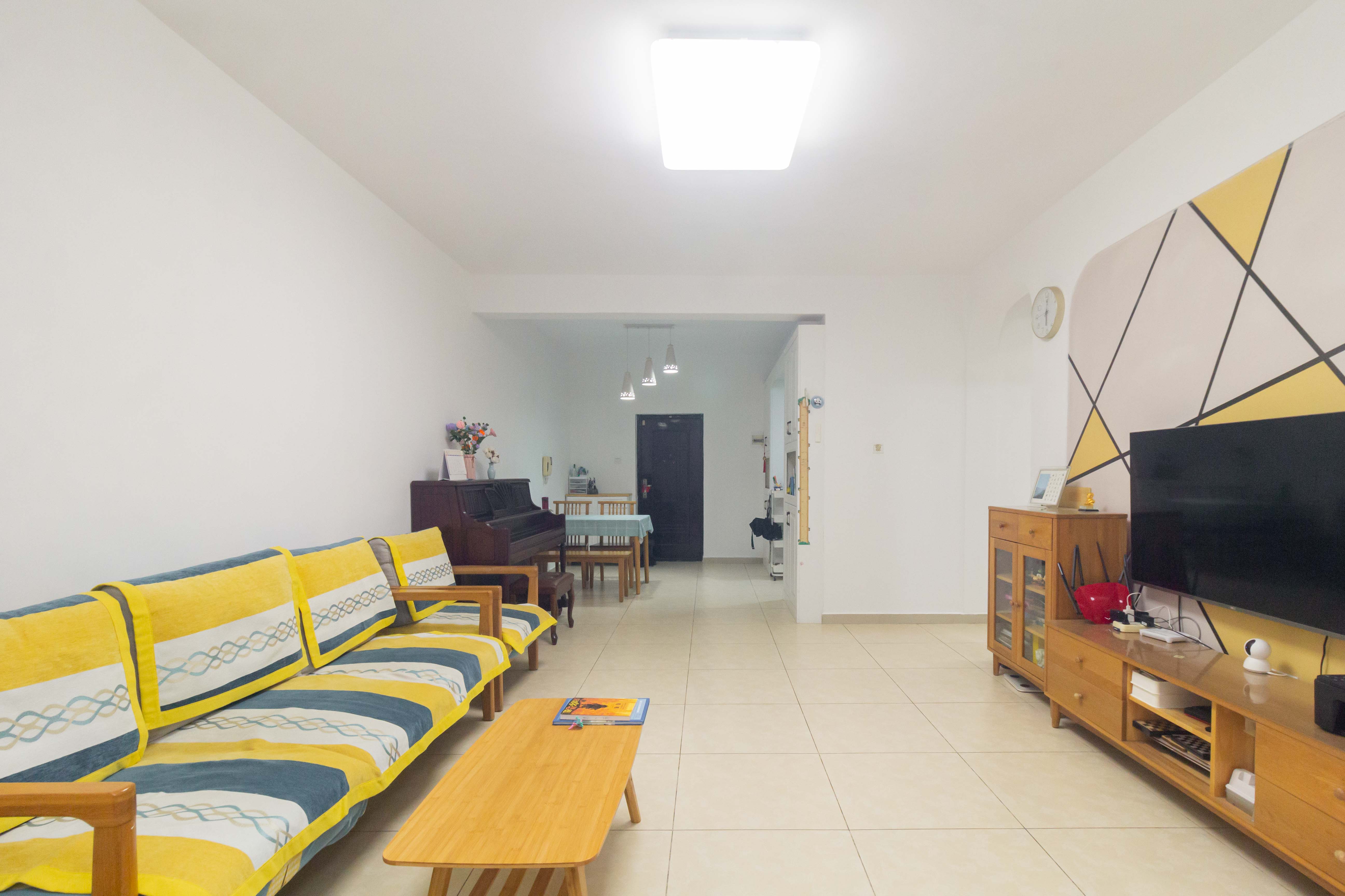 未来蜂巢  3室2厅2卫    74.0万客厅