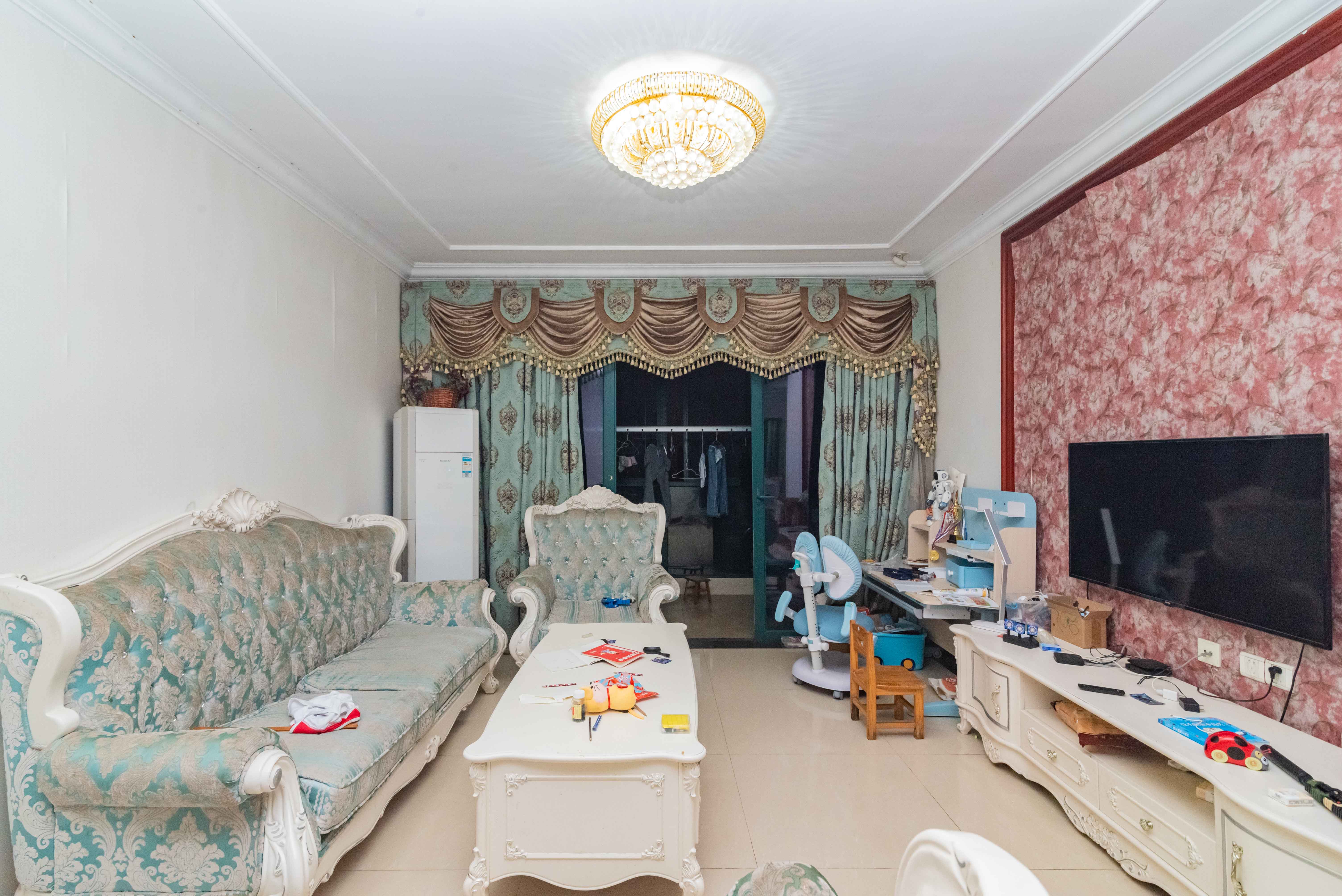 恒大雅苑  3室2厅2卫    115.0万 恒大雅苑  3室2厅2卫    115.0万客厅