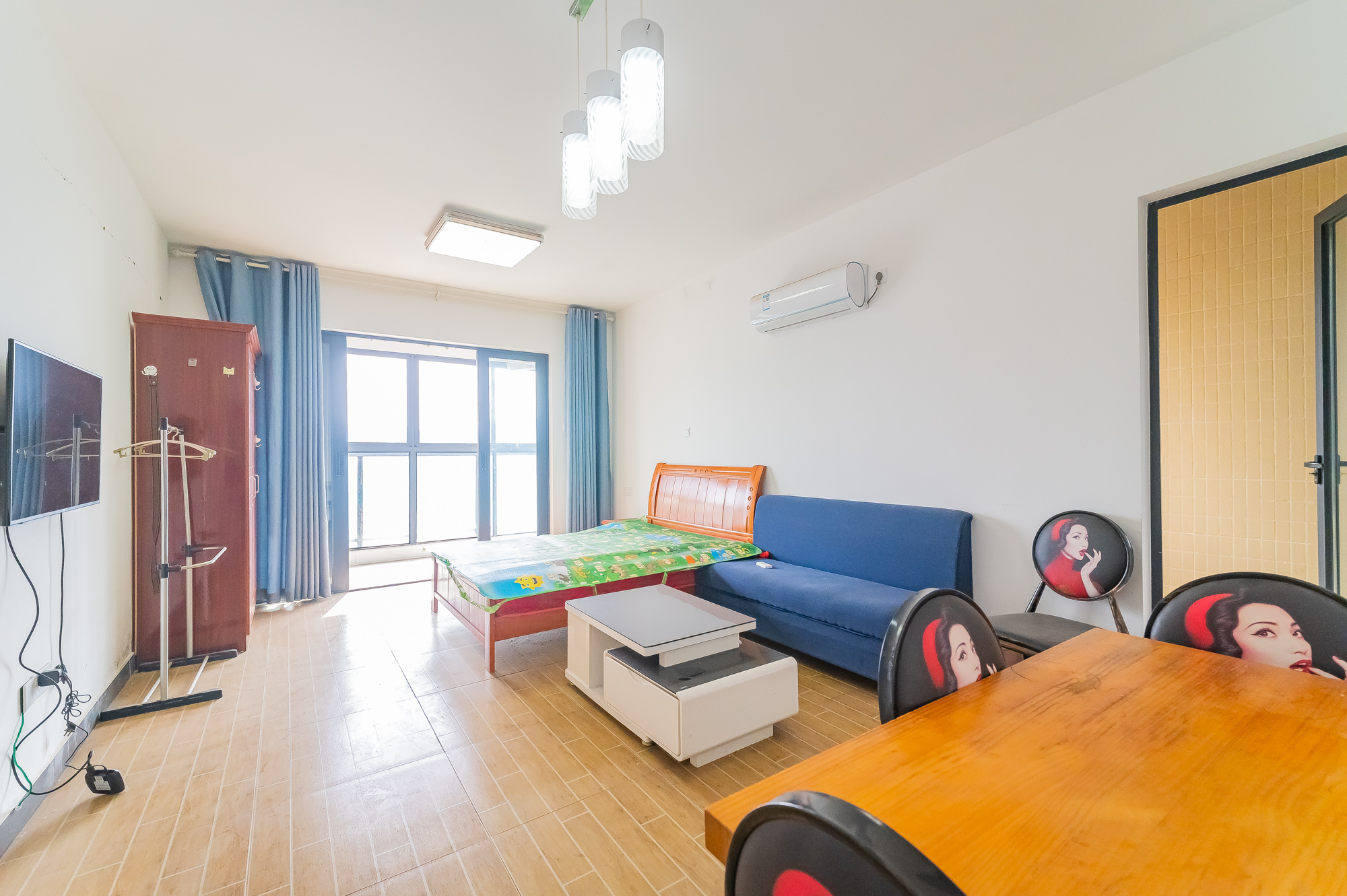 蓝山郡 1室1厅1卫 32.0万 蓝山郡 1室1厅1卫 32.0万客厅