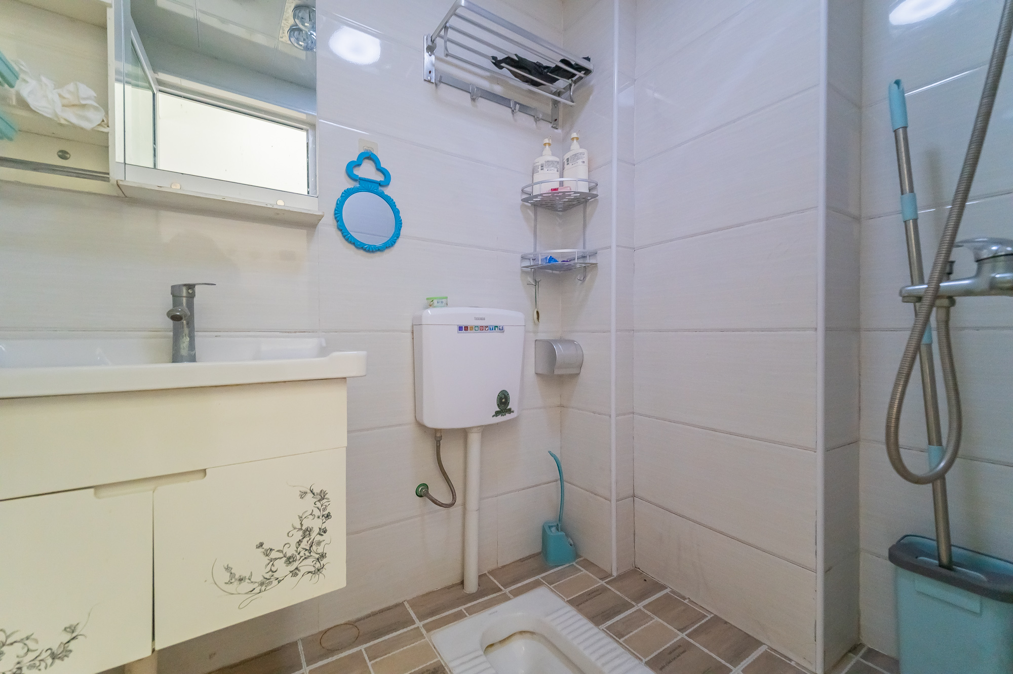 蓝山郡 1室1厅1卫 32.0万 蓝山郡 1室1厅1卫 32.0万卫生间