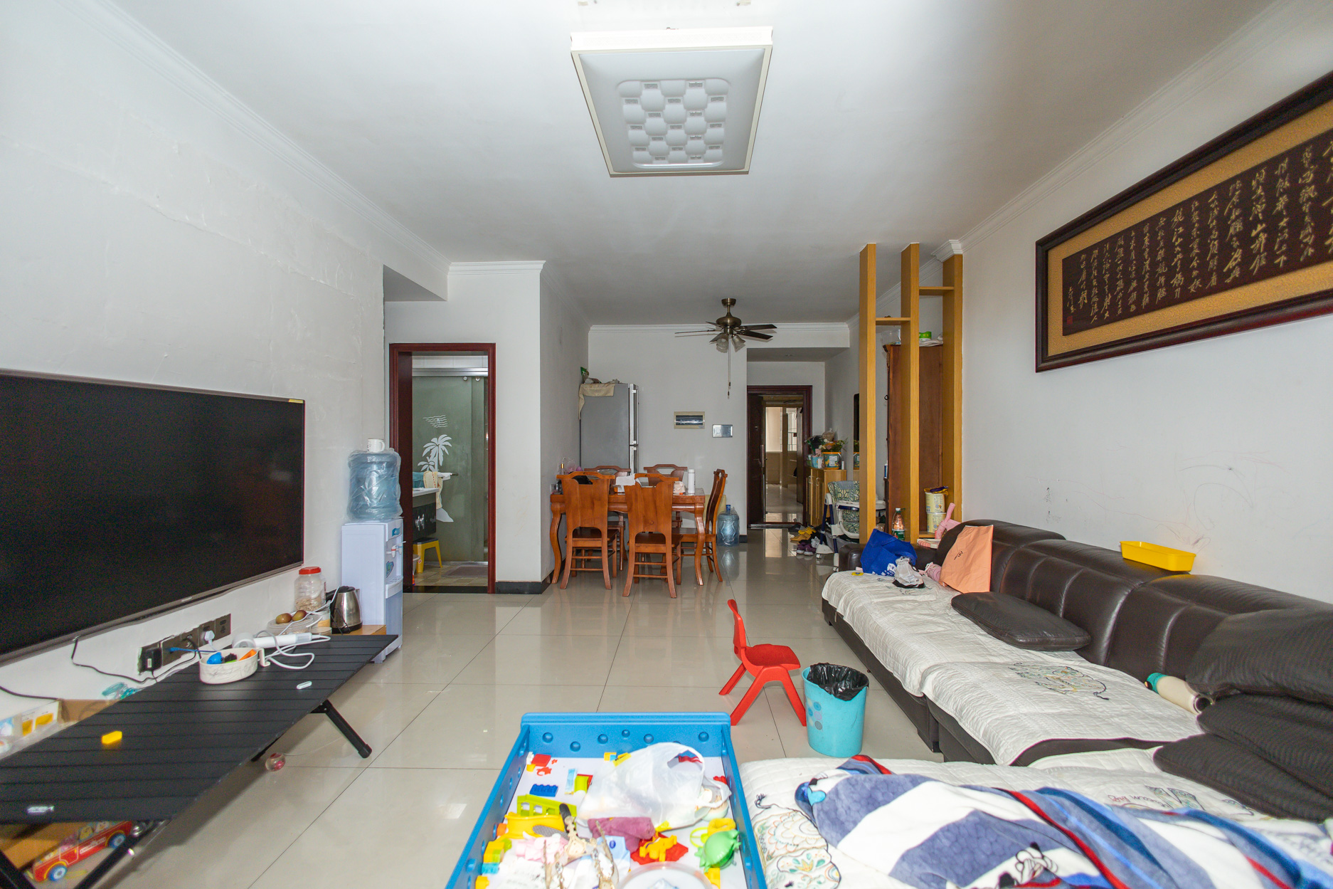 恒广国际景园一二区  3室2厅2卫    92.8万 恒广国际景园一二区  3室2厅2卫    92.8万客厅