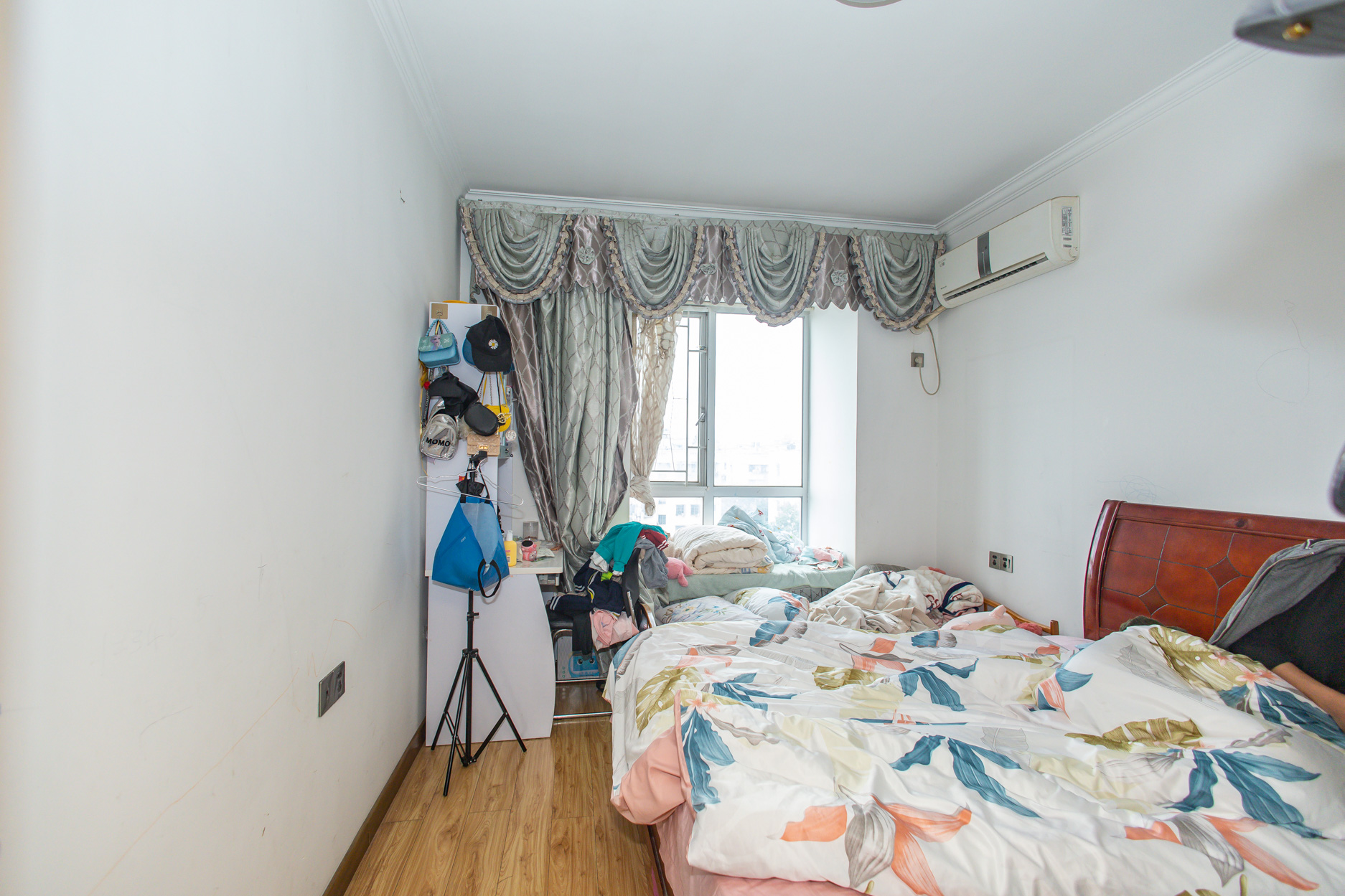 恒广国际景园一二区  3室2厅2卫    92.8万 恒广国际景园一二区  3室2厅2卫    92.8万卧室