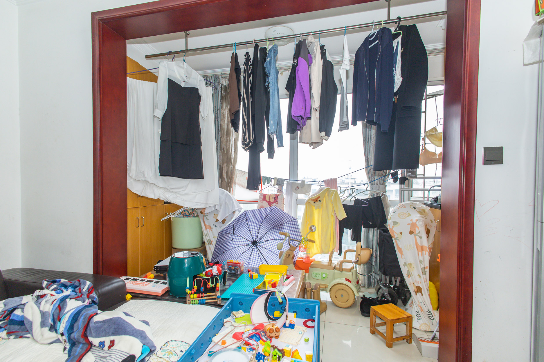 恒广国际景园一二区  3室2厅2卫    92.8万 恒广国际景园一二区  3室2厅2卫    92.8万阳台