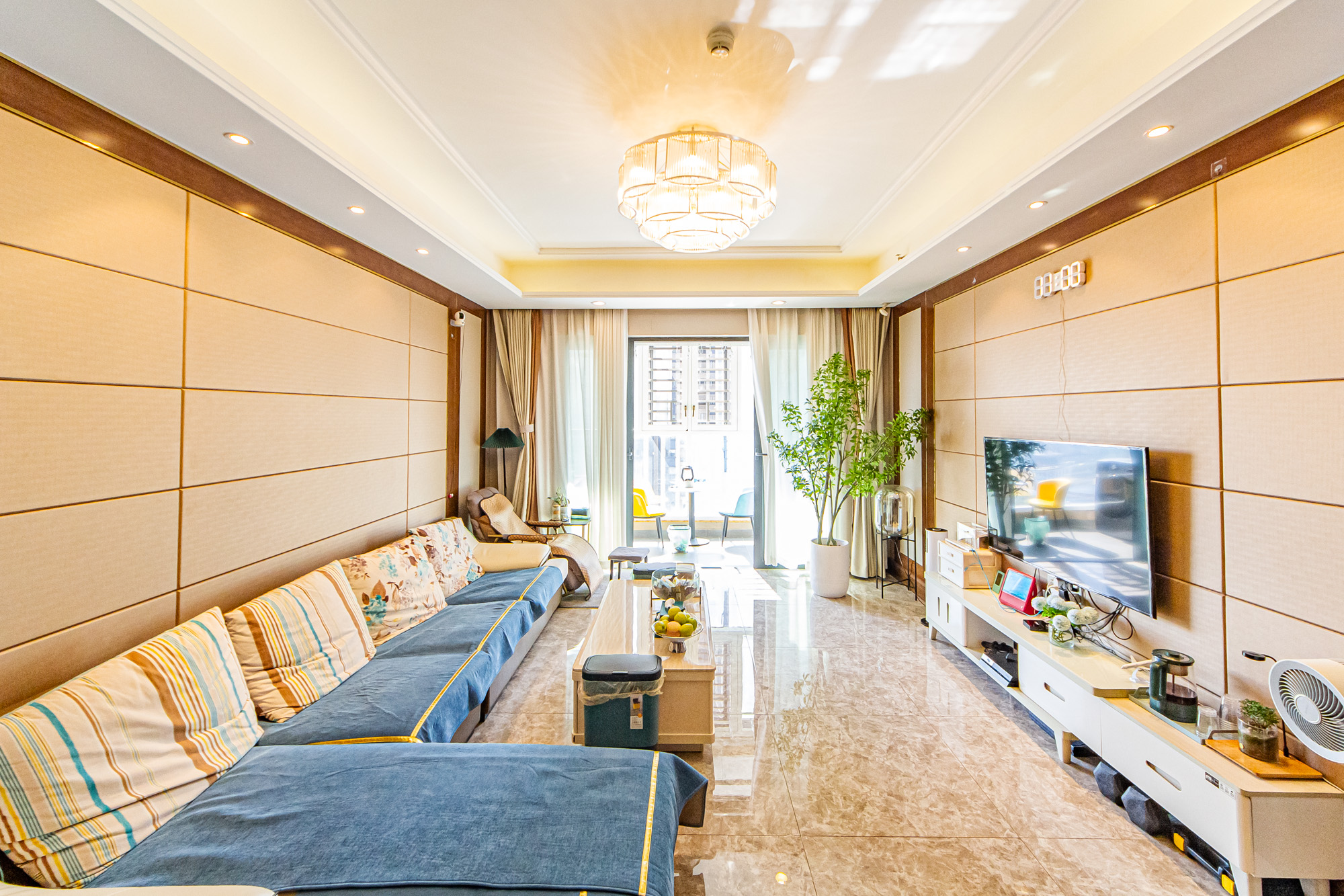 恒大御景半岛锦绣苑  4室2厅2卫    260.0万客厅