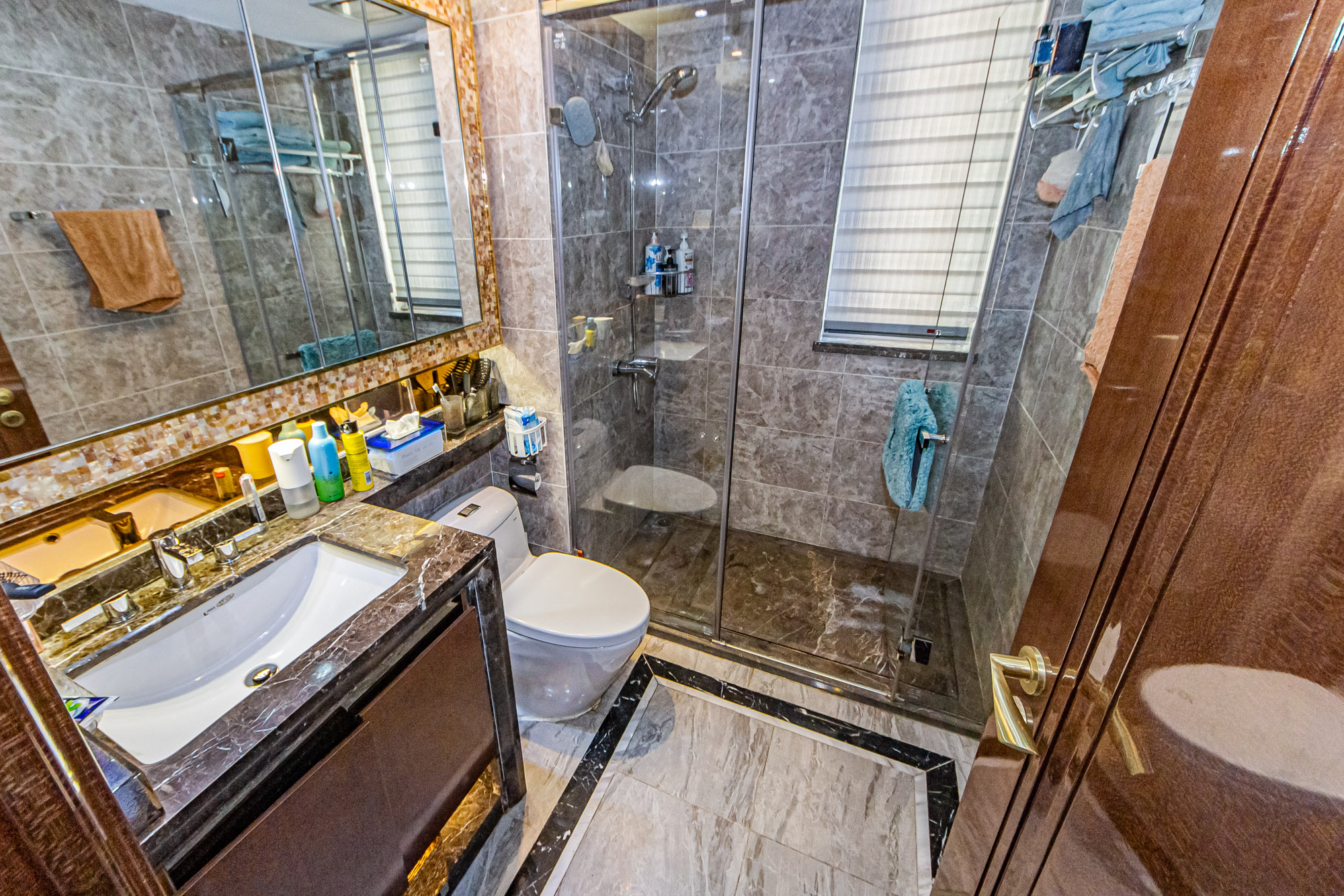 恒大御景半岛锦绣苑  4室2厅2卫    260.0万卫生间