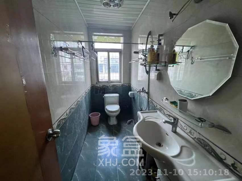 红旗社区  3室2厅1卫   2200.00元/月室内图1