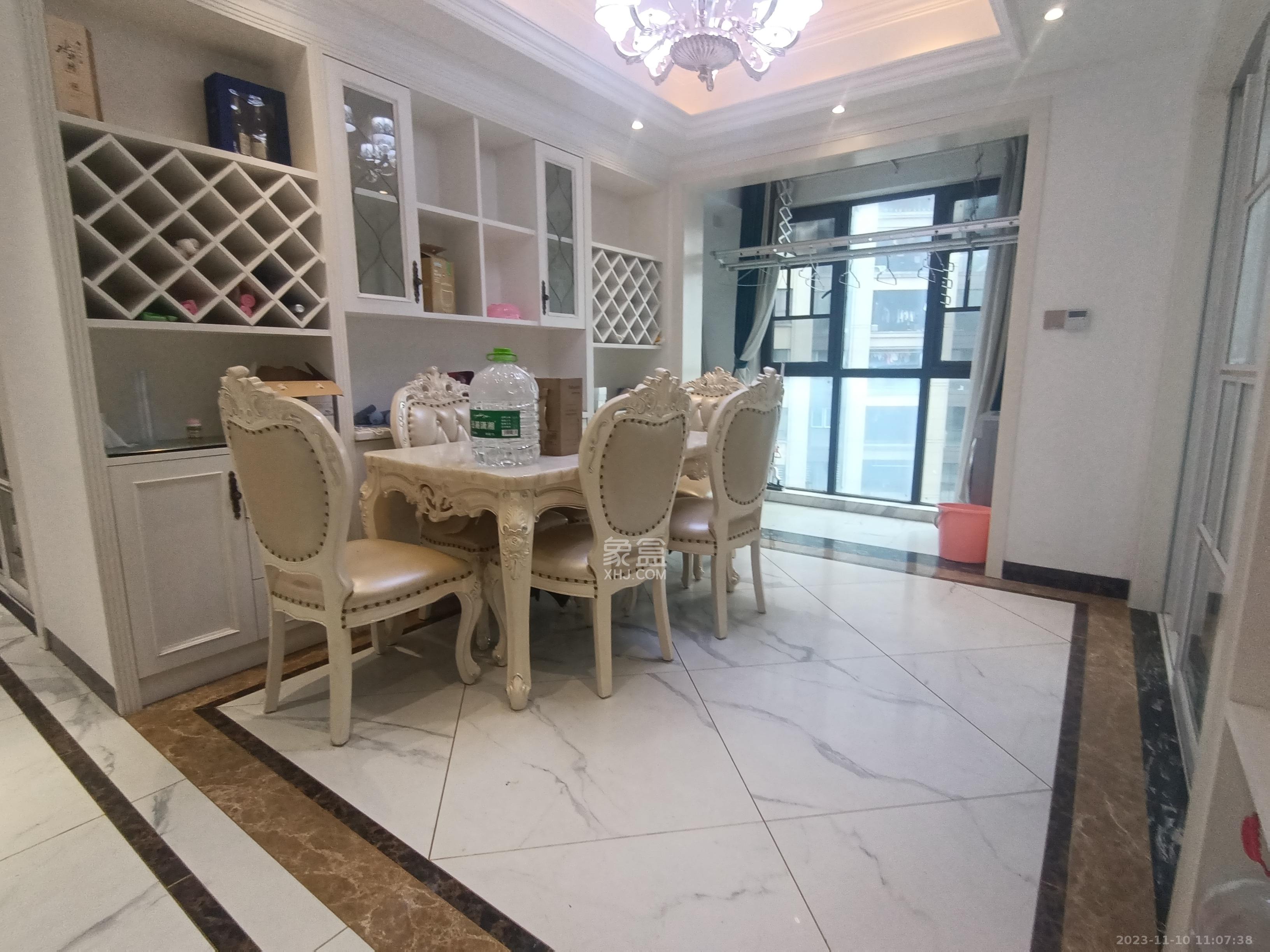 金茂梅溪湖  3室2厅2卫   4200.00元/月室内图