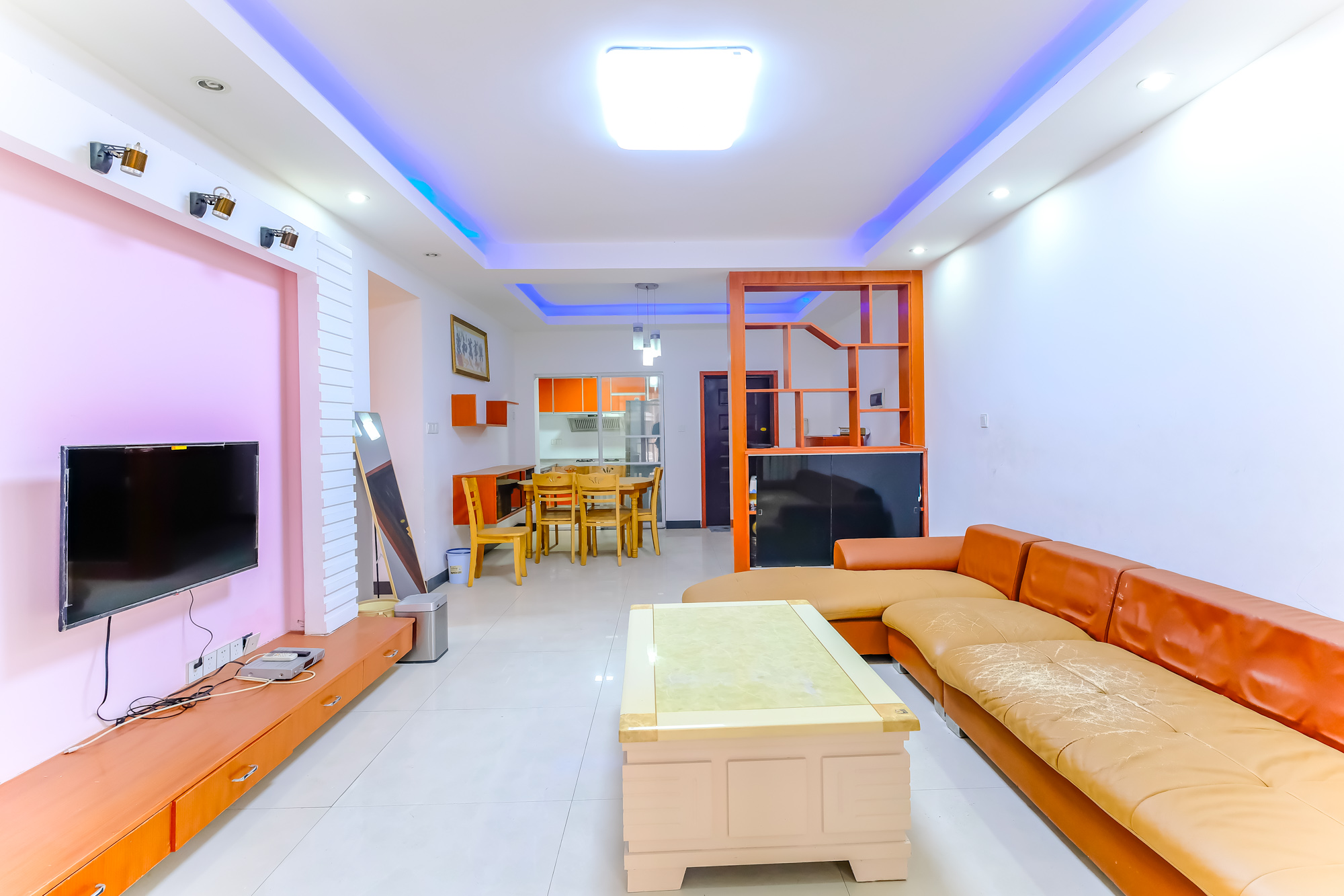 蟠龙欣苑 3室2厅2卫 68.8万 蟠龙欣苑 3室2厅2卫 68.8万客厅