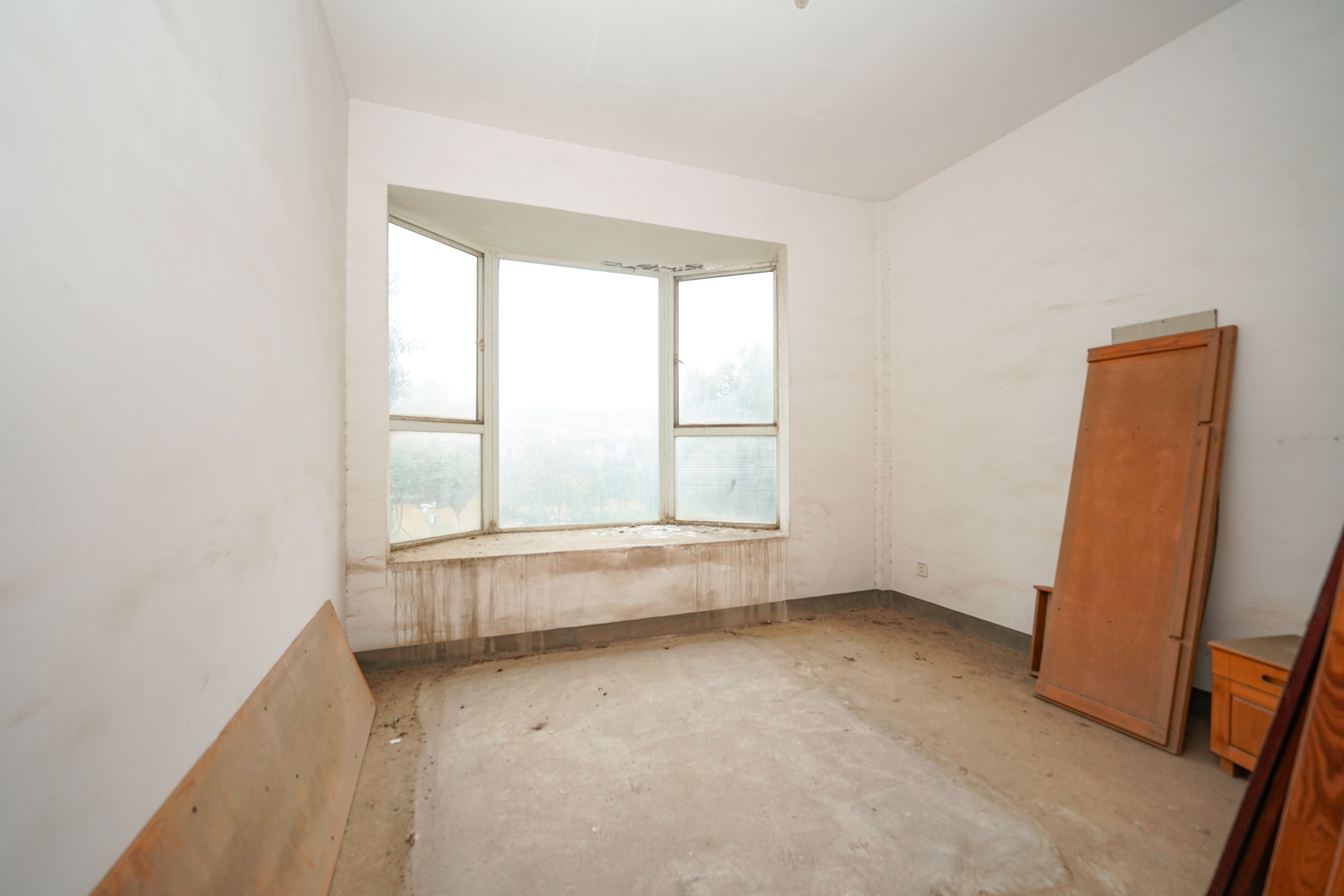 比华利山  5室2厅4卫    318.0万 比华利山  5室2厅4卫    318.0万卧室