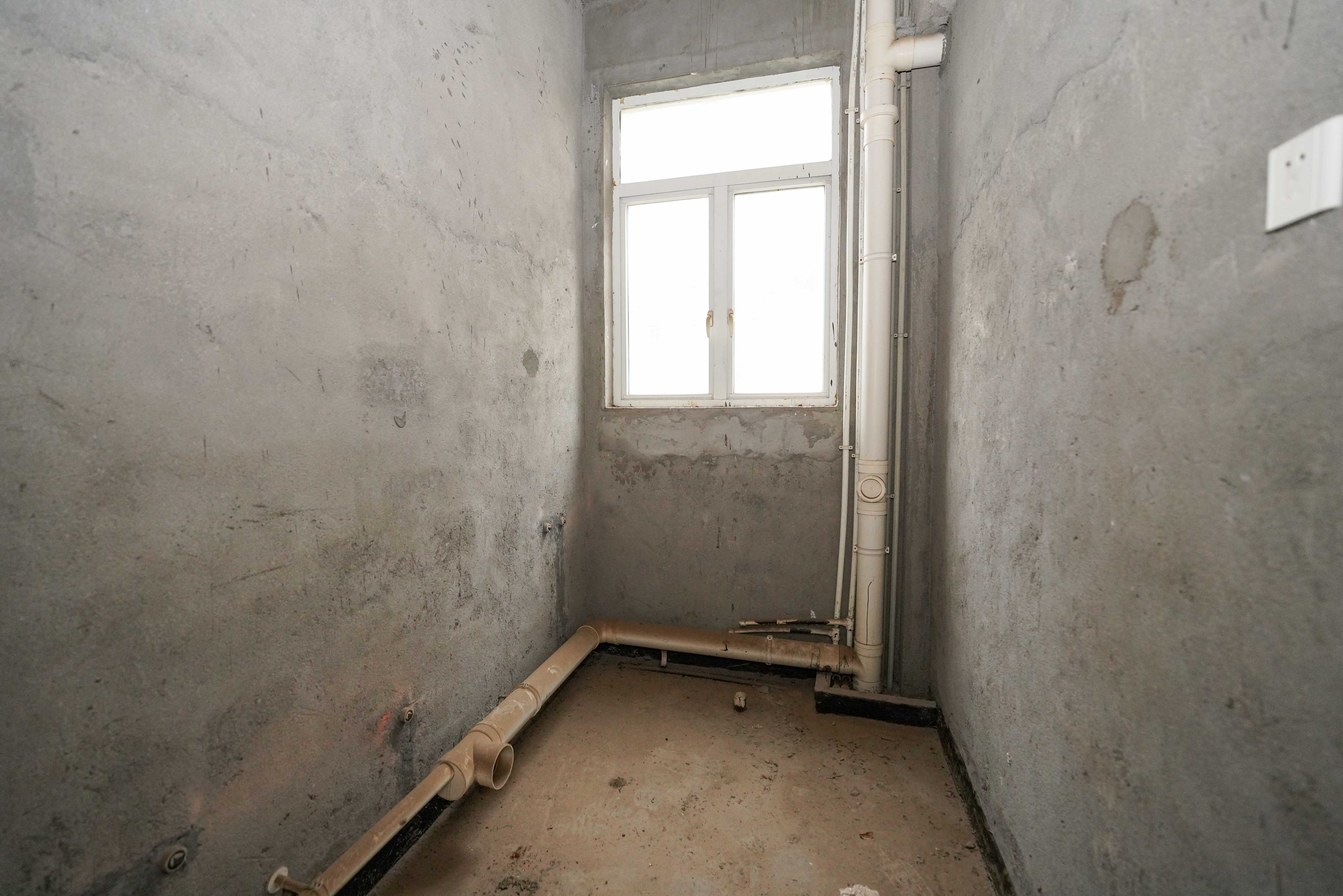 比华利山  5室2厅3卫    300.0万 比华利山  5室2厅3卫    300.0万卫生间