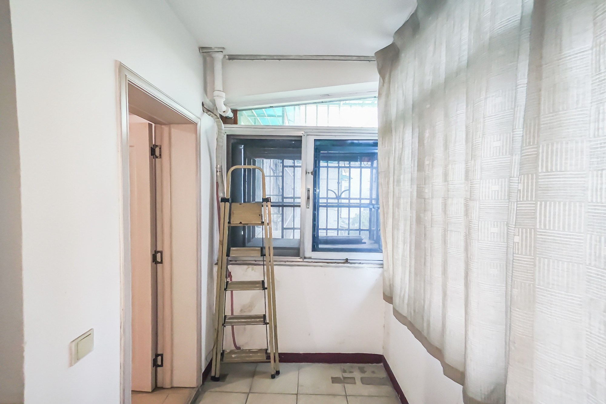 永红村宿舍  3室2厅2卫    75.0万阳台