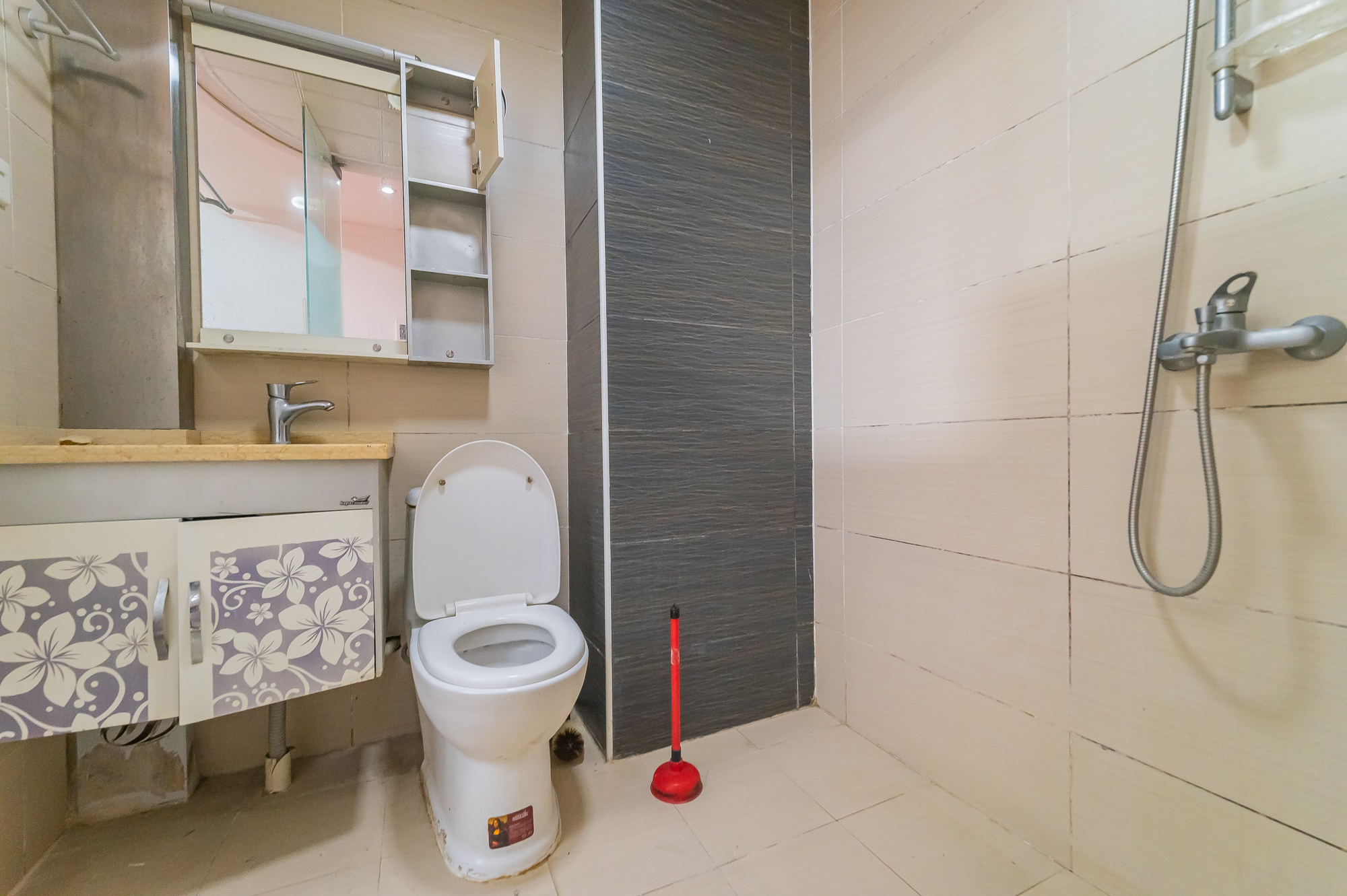 水岸世景  1室1厅1卫    23.0万 水岸世景  1室1厅1卫    23.0万卫生间