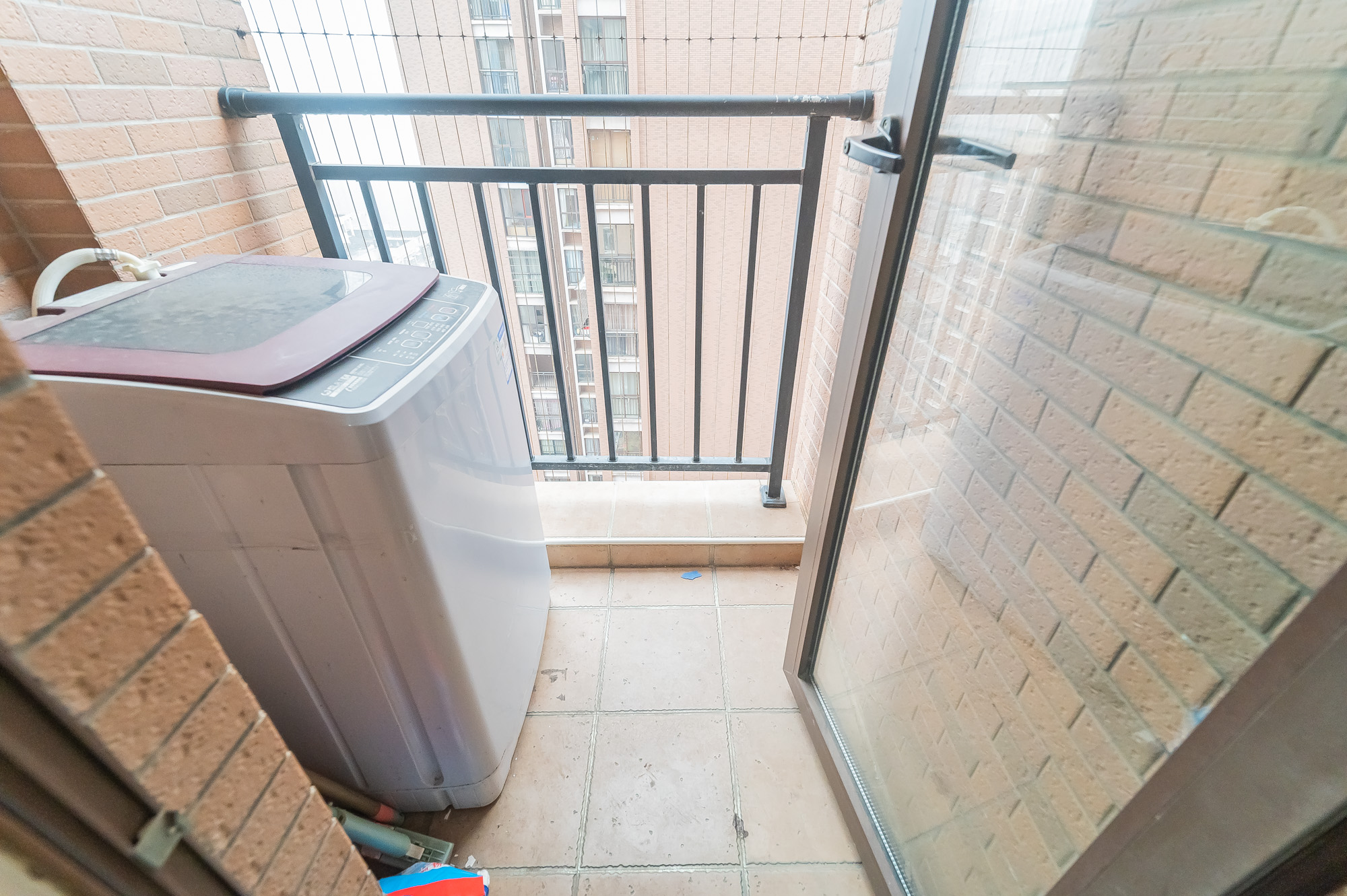 水岸世景  1室1厅1卫    23.0万 水岸世景  1室1厅1卫    23.0万阳台