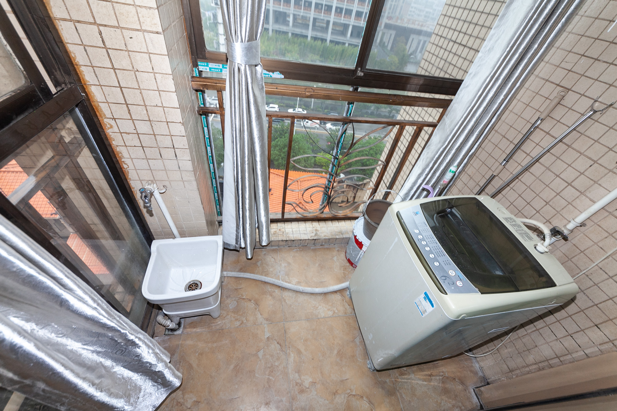 长沙玫瑰园  3室2厅2卫   86.00万阳台