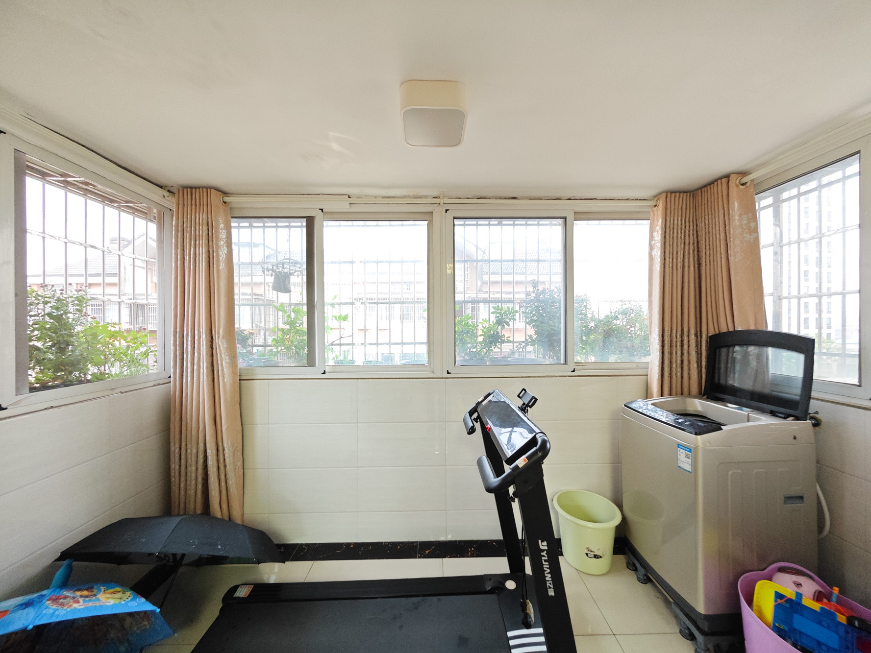 景环小区  4室3厅3卫   56.00万其他