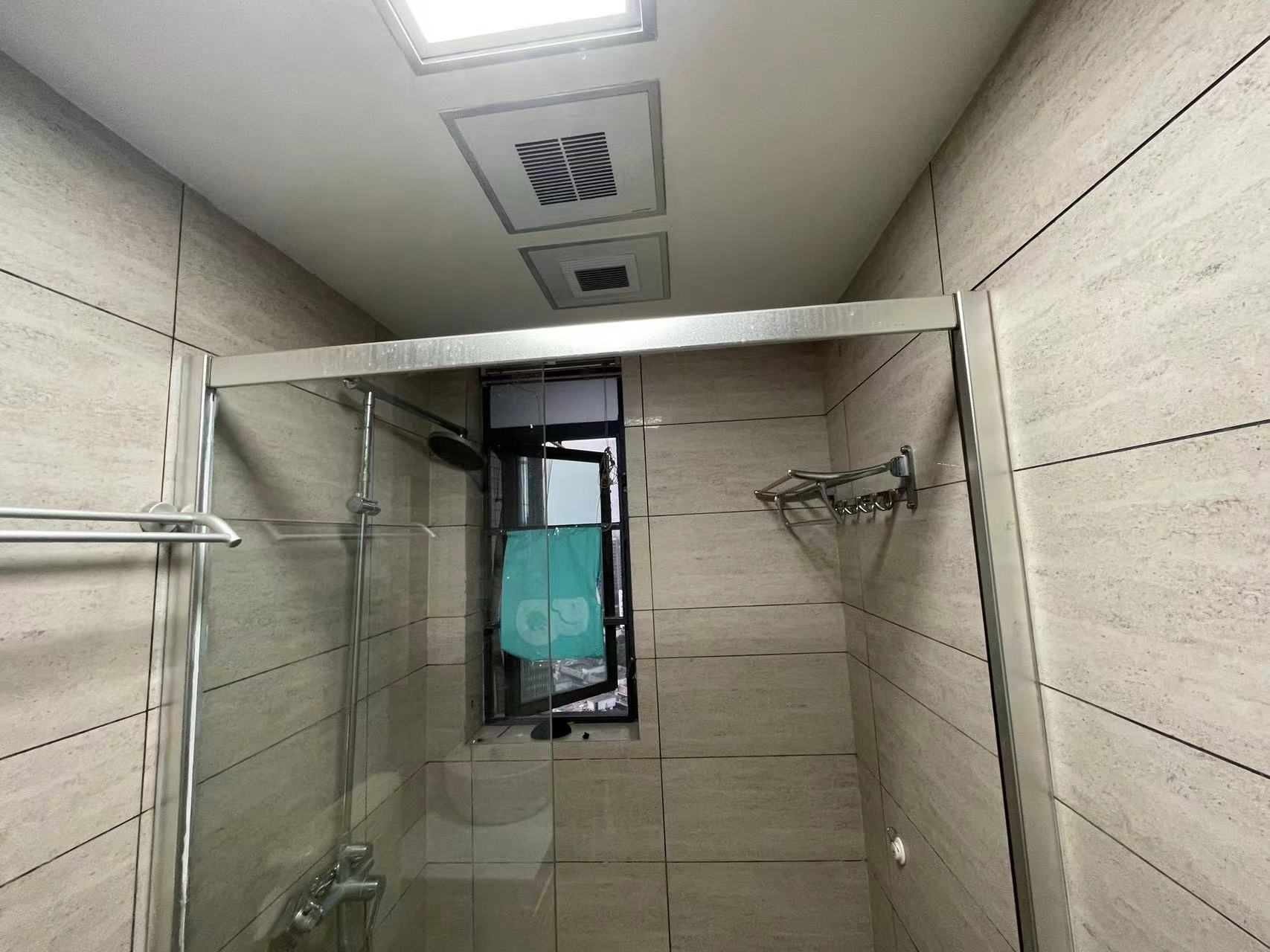中泰峰境  3室1厅1卫   2100.00元/月室内图