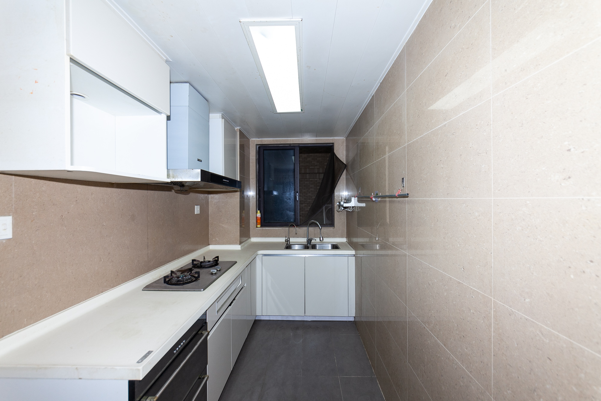 时代倾城一期  3室2厅1卫    107.0万厨房