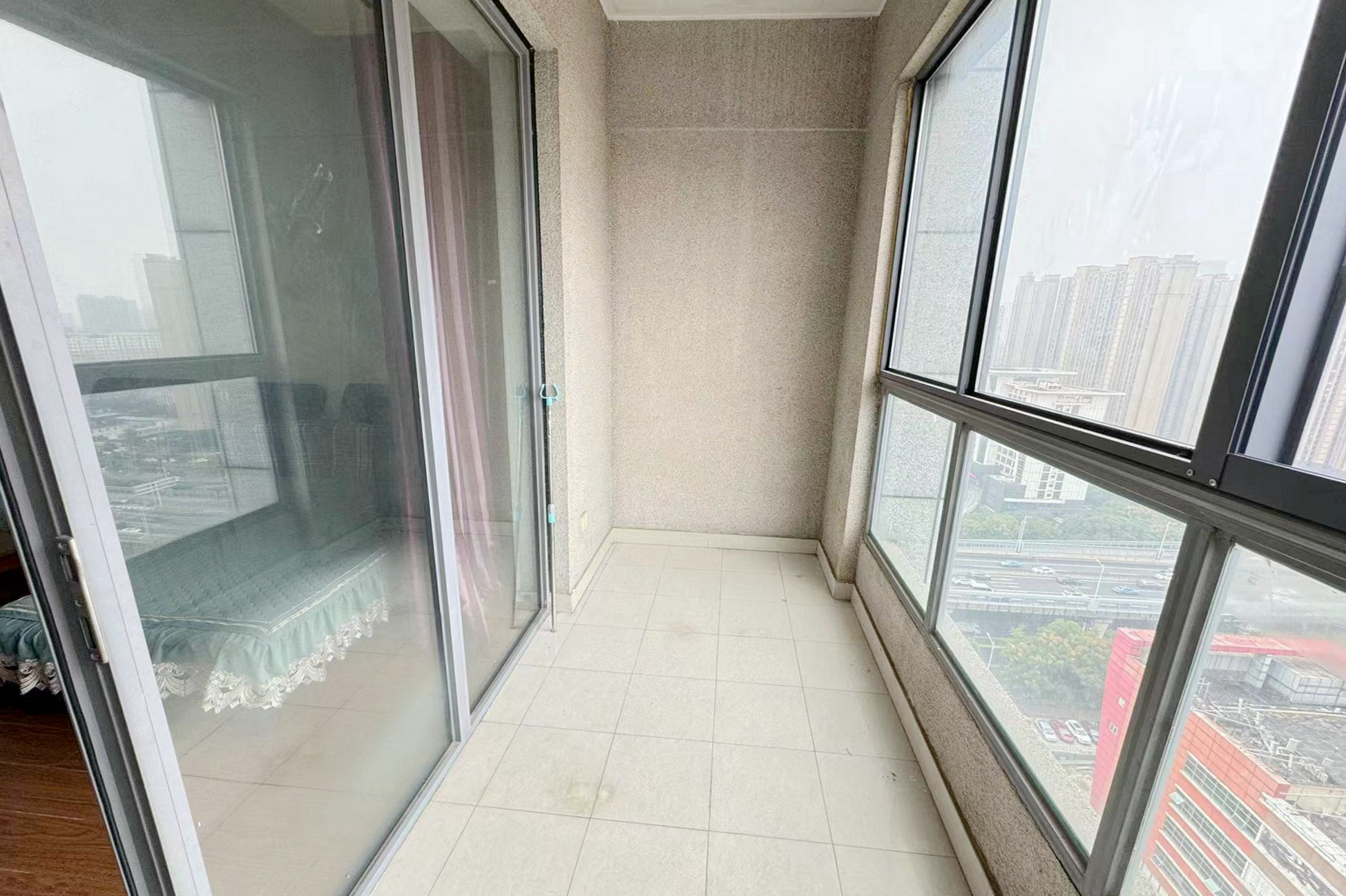 西子一间  1室1厅1卫   42.00万阳台