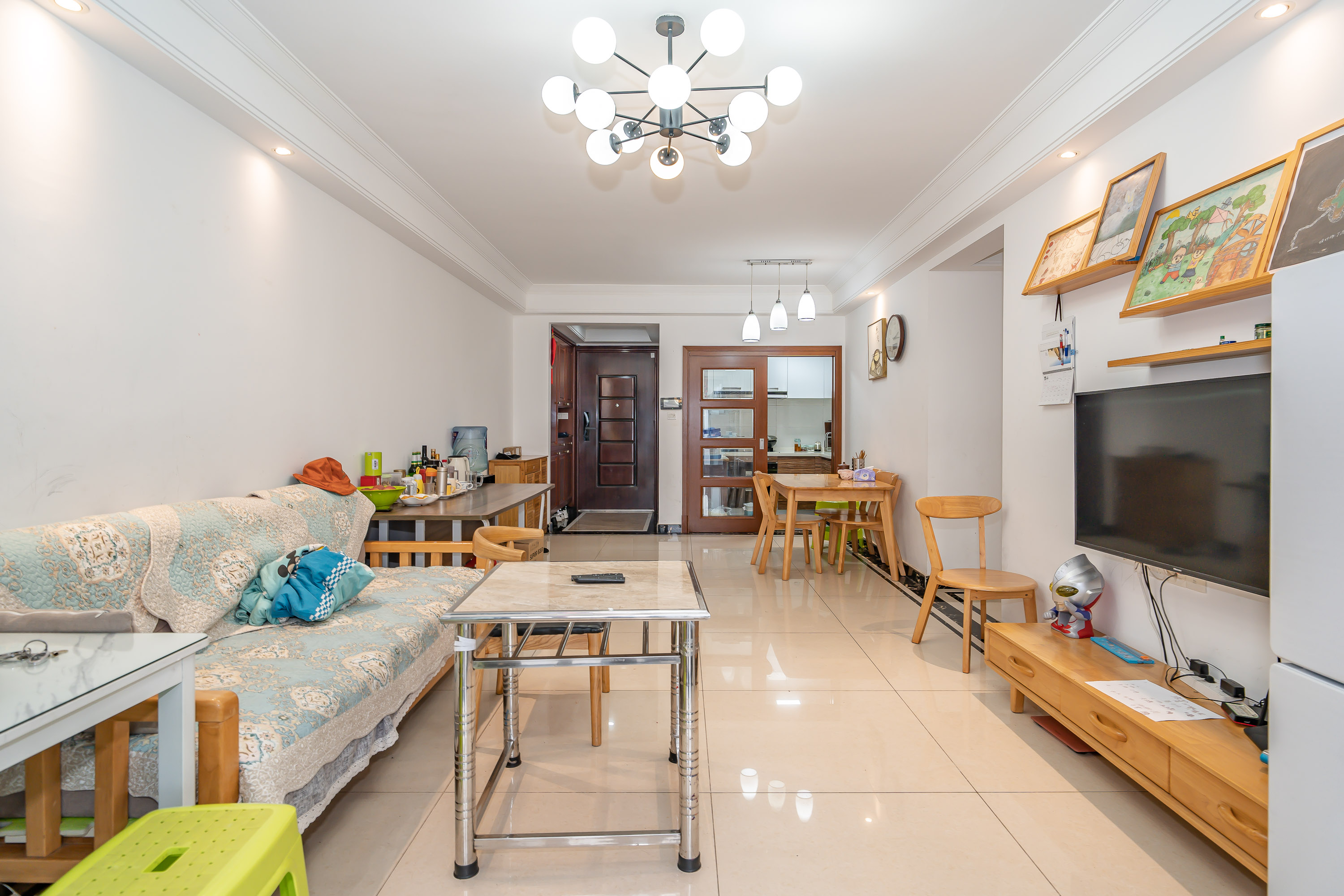 中海国际五期 3室2厅2卫 88.0万 中海国际五期 3室2厅2卫 88.0万客厅