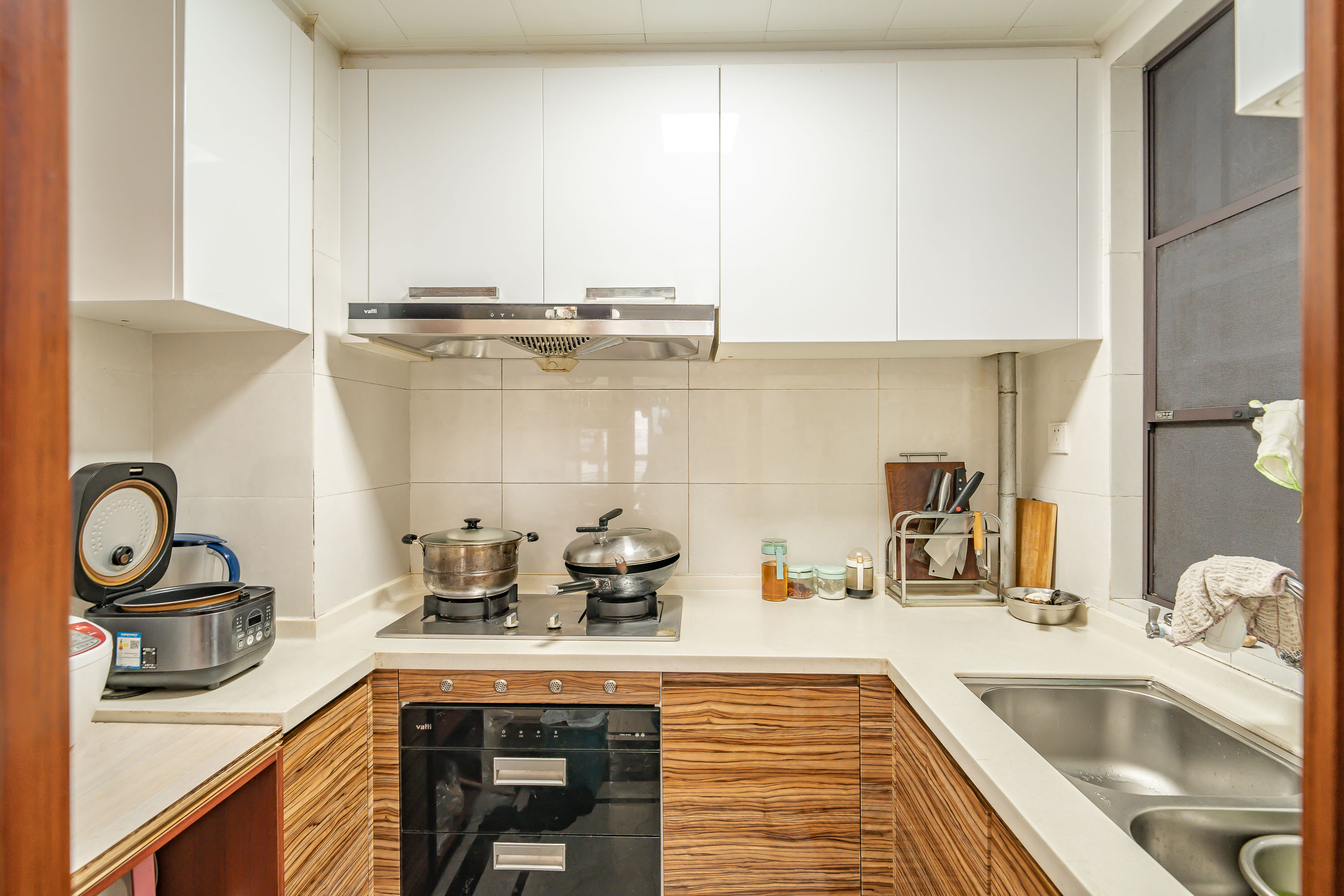 中海国际五期 3室2厅2卫 88.0万 中海国际五期 3室2厅2卫 88.0万厨房