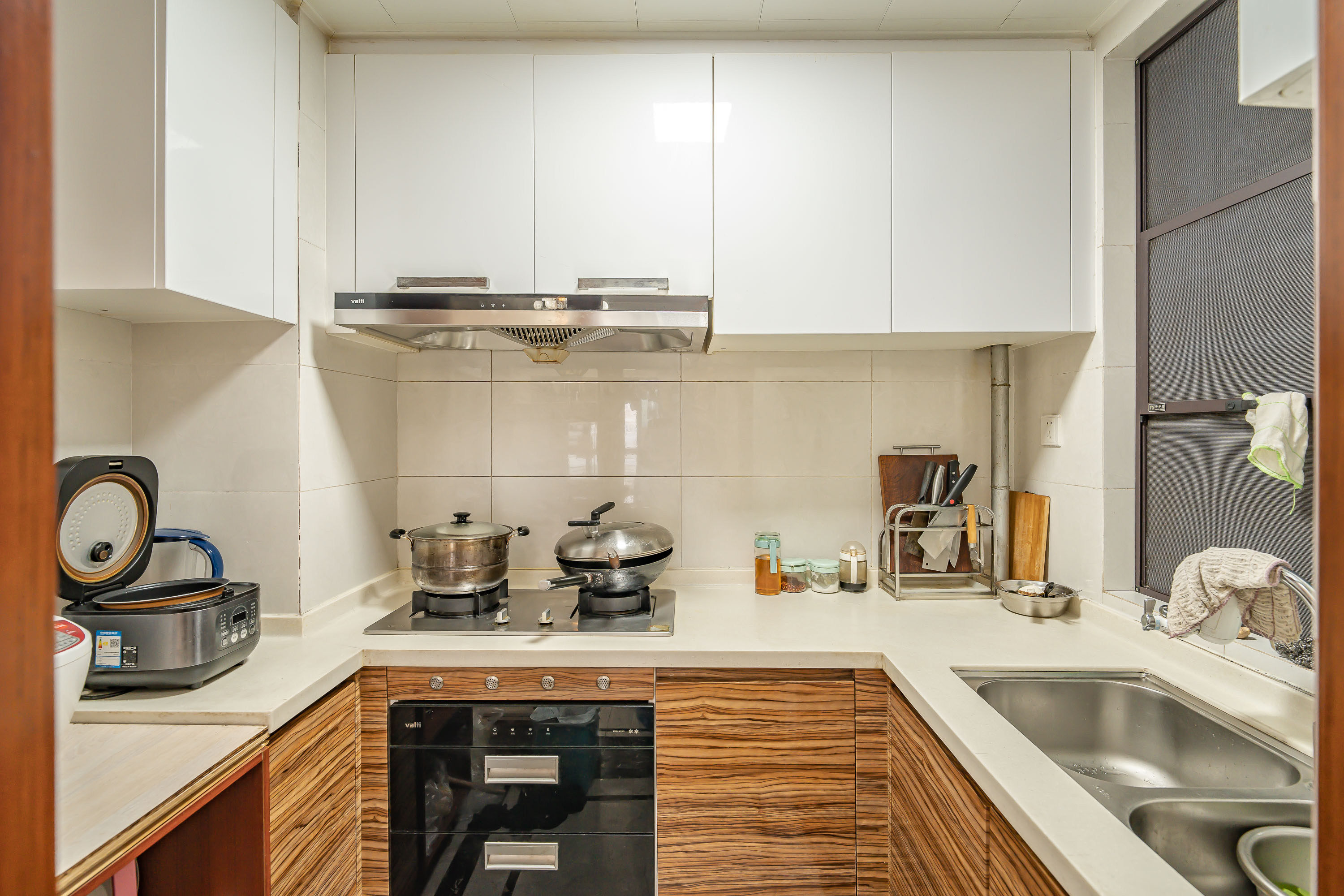 中海国际五期 3室2厅2卫 88.0万 中海国际五期 3室2厅2卫 88.0万厨房