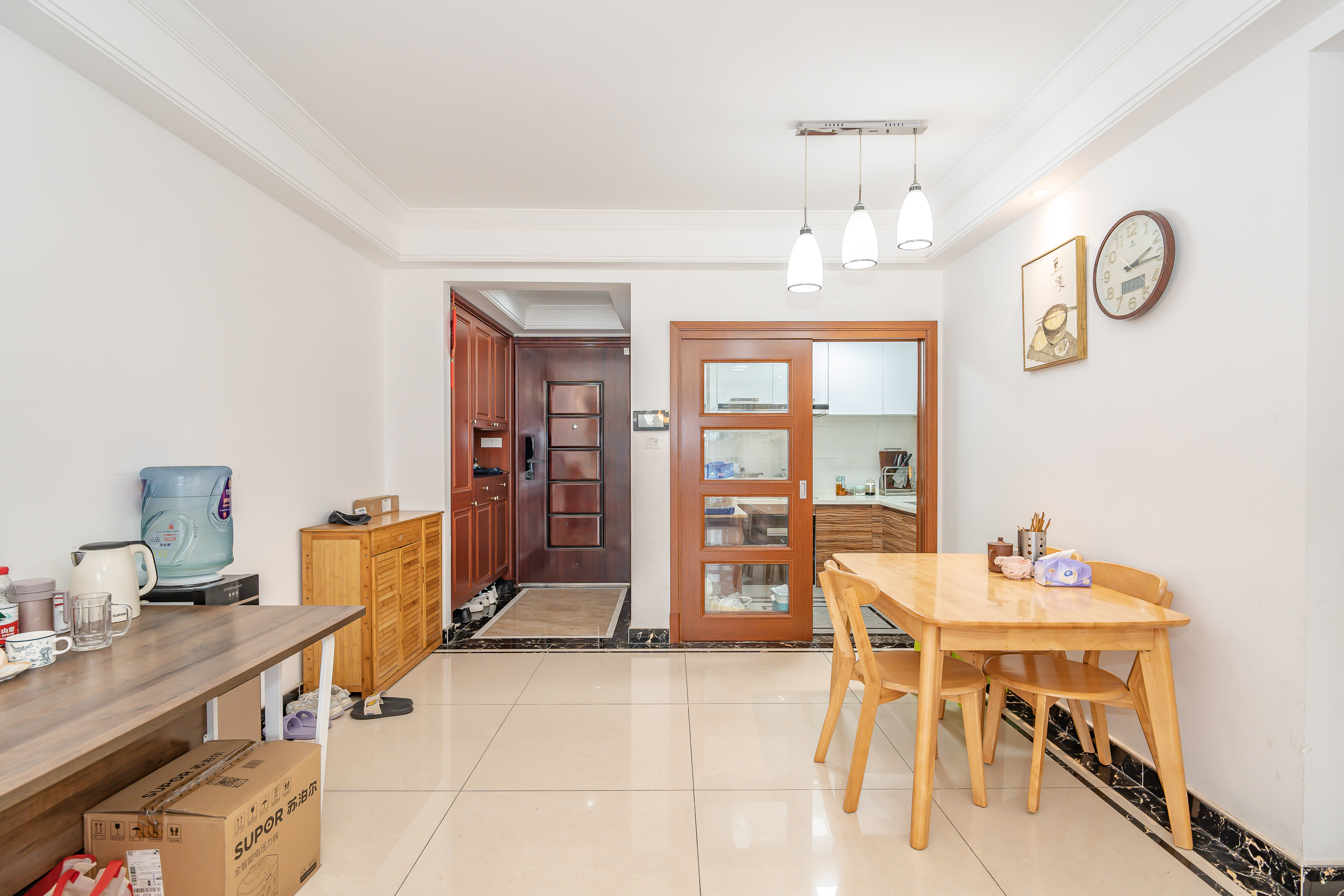 中海国际五期 3室2厅2卫 88.0万 中海国际五期 3室2厅2卫 88.0万客厅