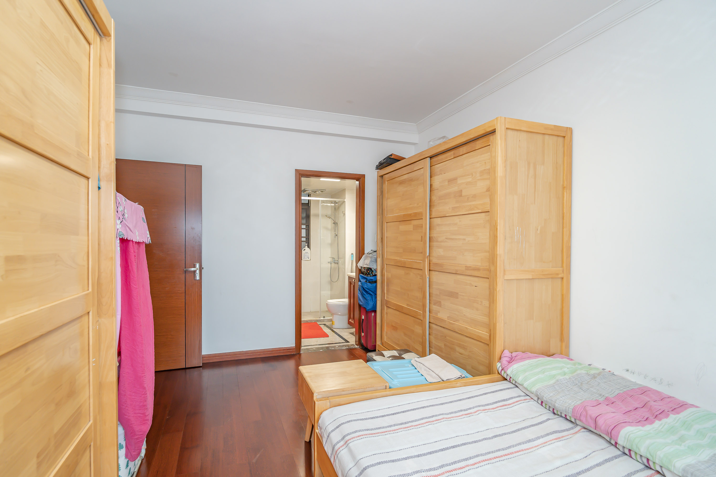 中海国际五期 3室2厅2卫 88.0万 中海国际五期 3室2厅2卫 88.0万卧室