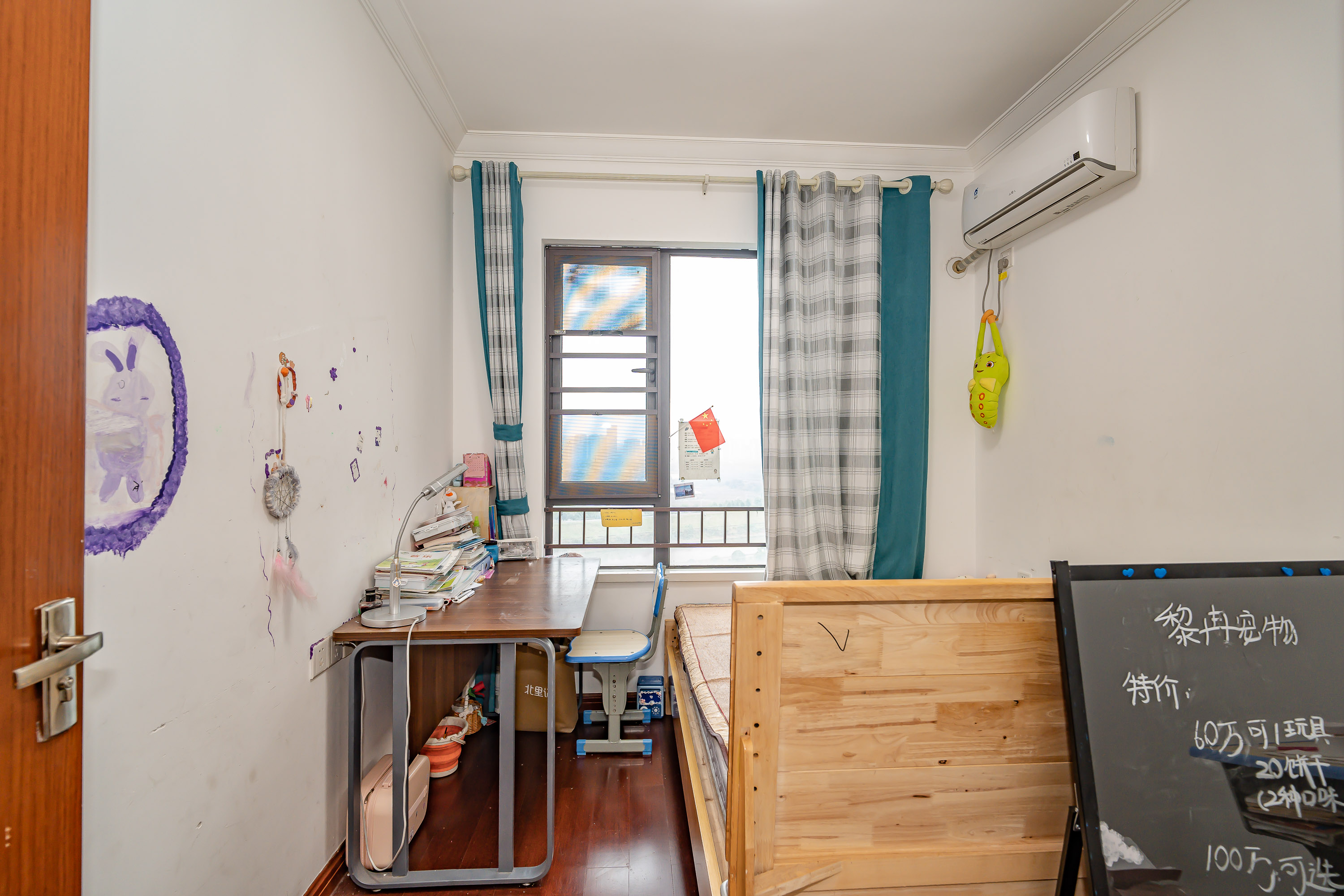 中海国际五期 3室2厅2卫 88.0万 中海国际五期 3室2厅2卫 88.0万卧室