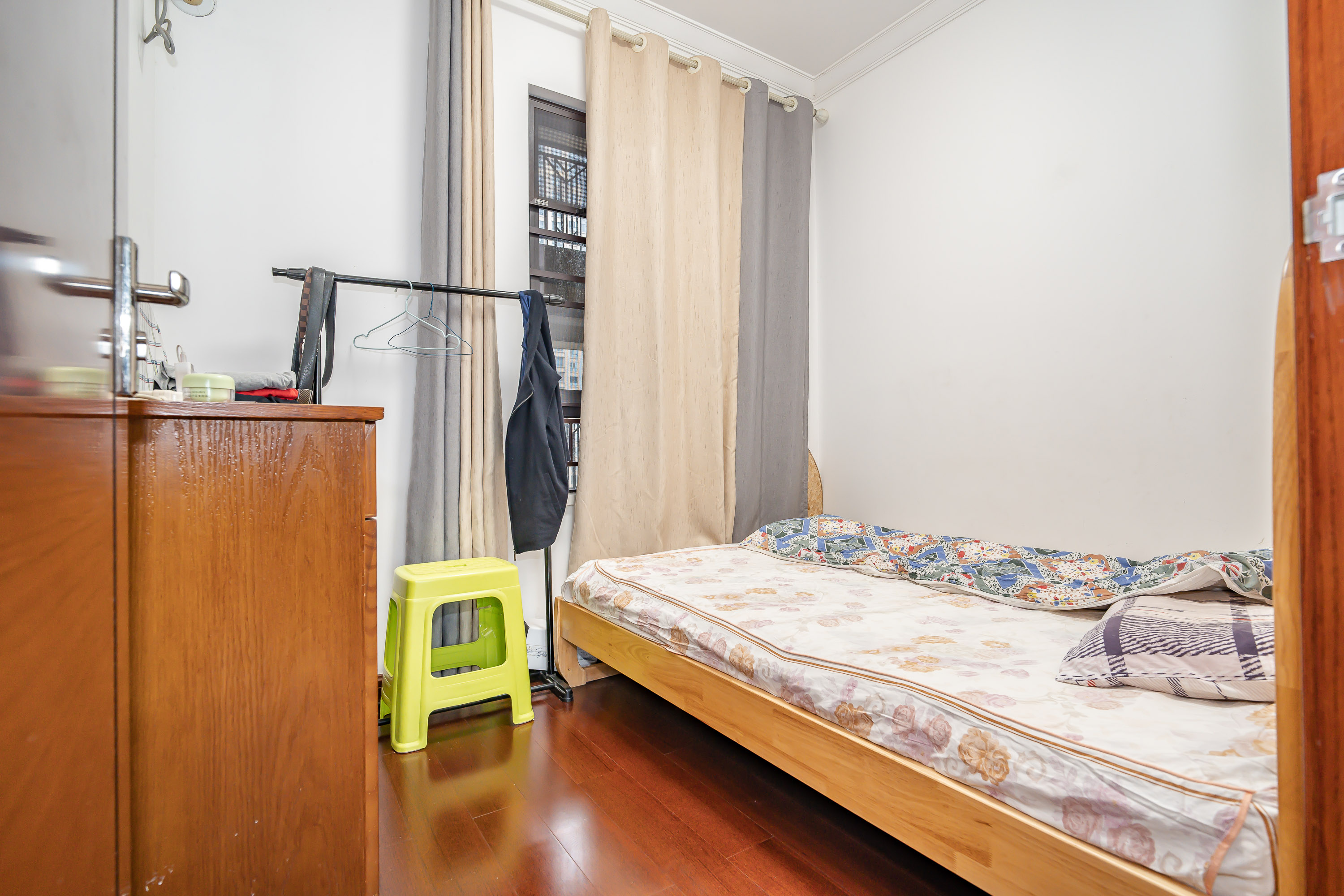 中海国际五期 3室2厅2卫 88.0万 中海国际五期 3室2厅2卫 88.0万卧室