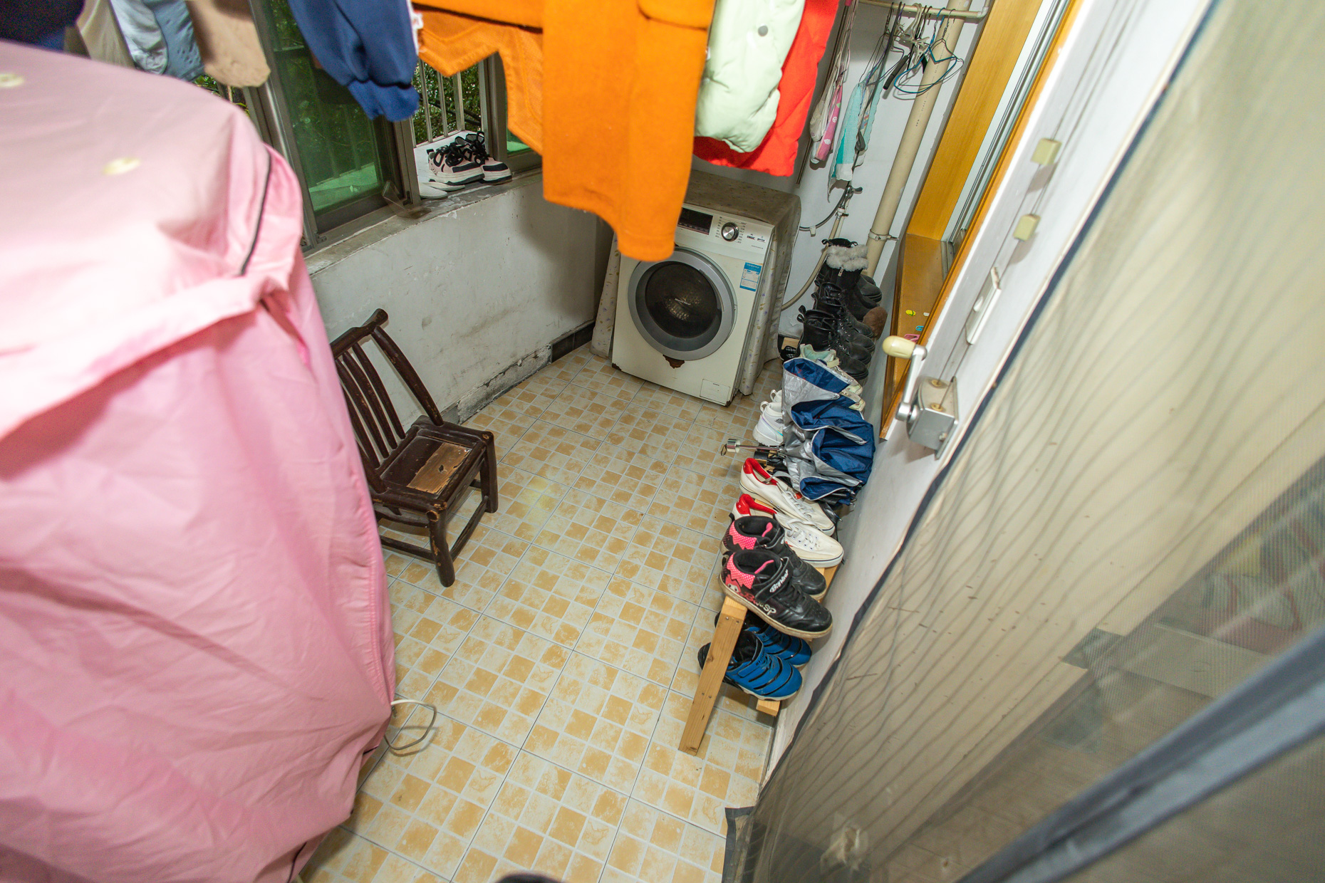 中南汽车世界  3室2厅1卫    47.7万 中南汽车世界  3室2厅1卫    47.7万阳台