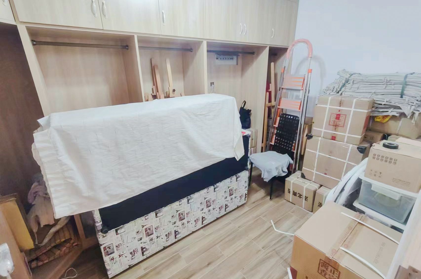 中央美郡  4室2厅2卫   145.00万卧室
