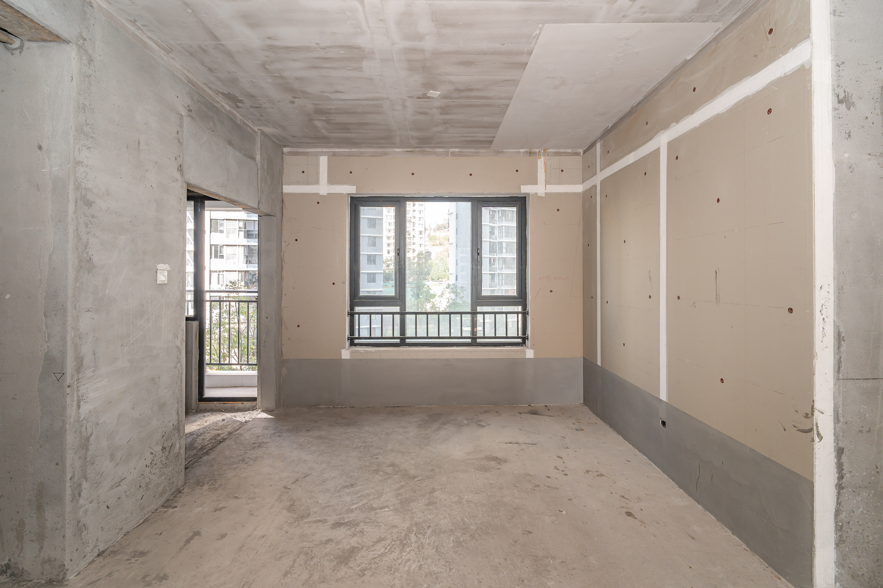 蔷薇国际  5室2厅2卫    93.0万 蔷薇国际  5室2厅2卫    93.0万客厅