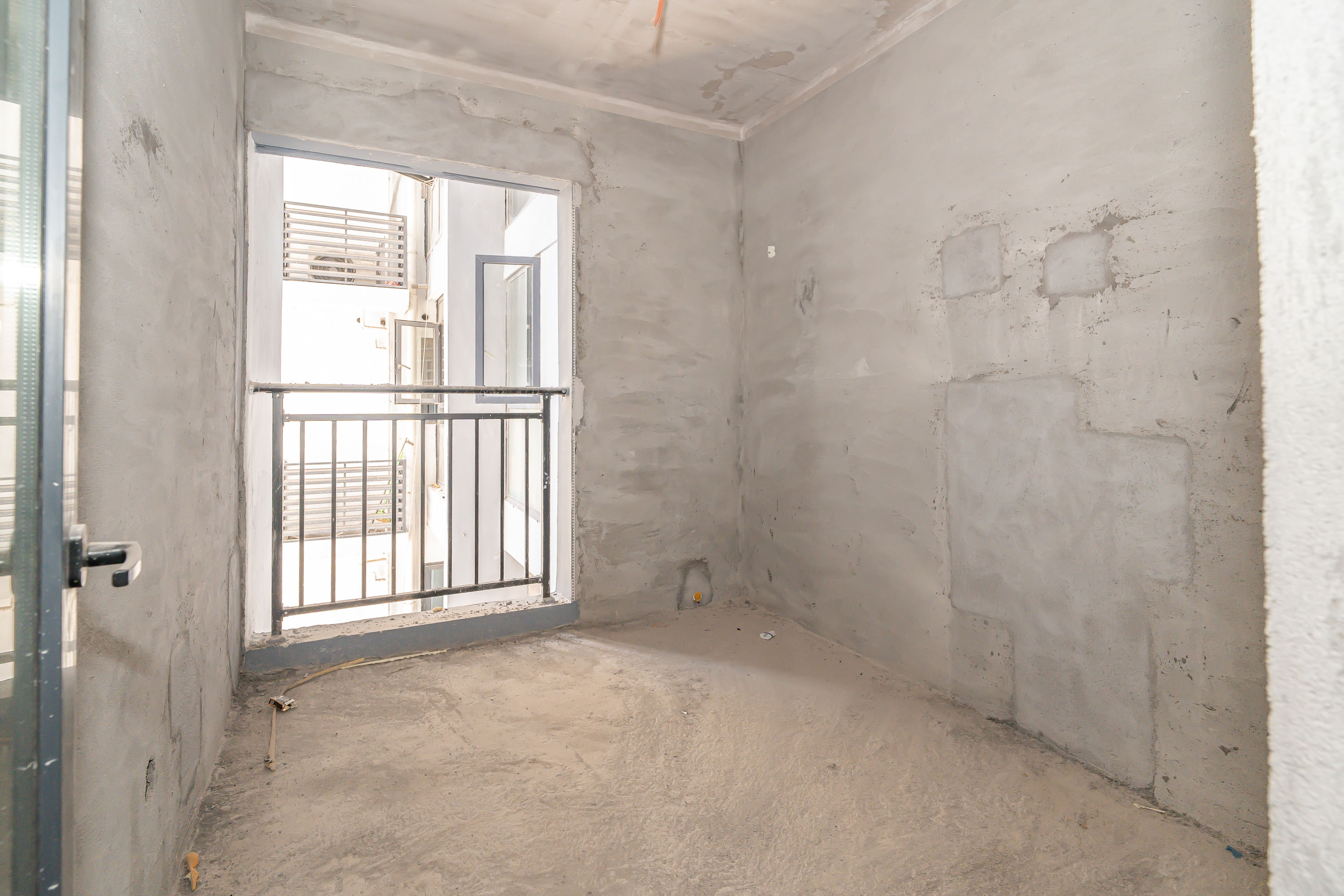 蔷薇国际  5室2厅2卫    93.0万 蔷薇国际  5室2厅2卫    93.0万卧室