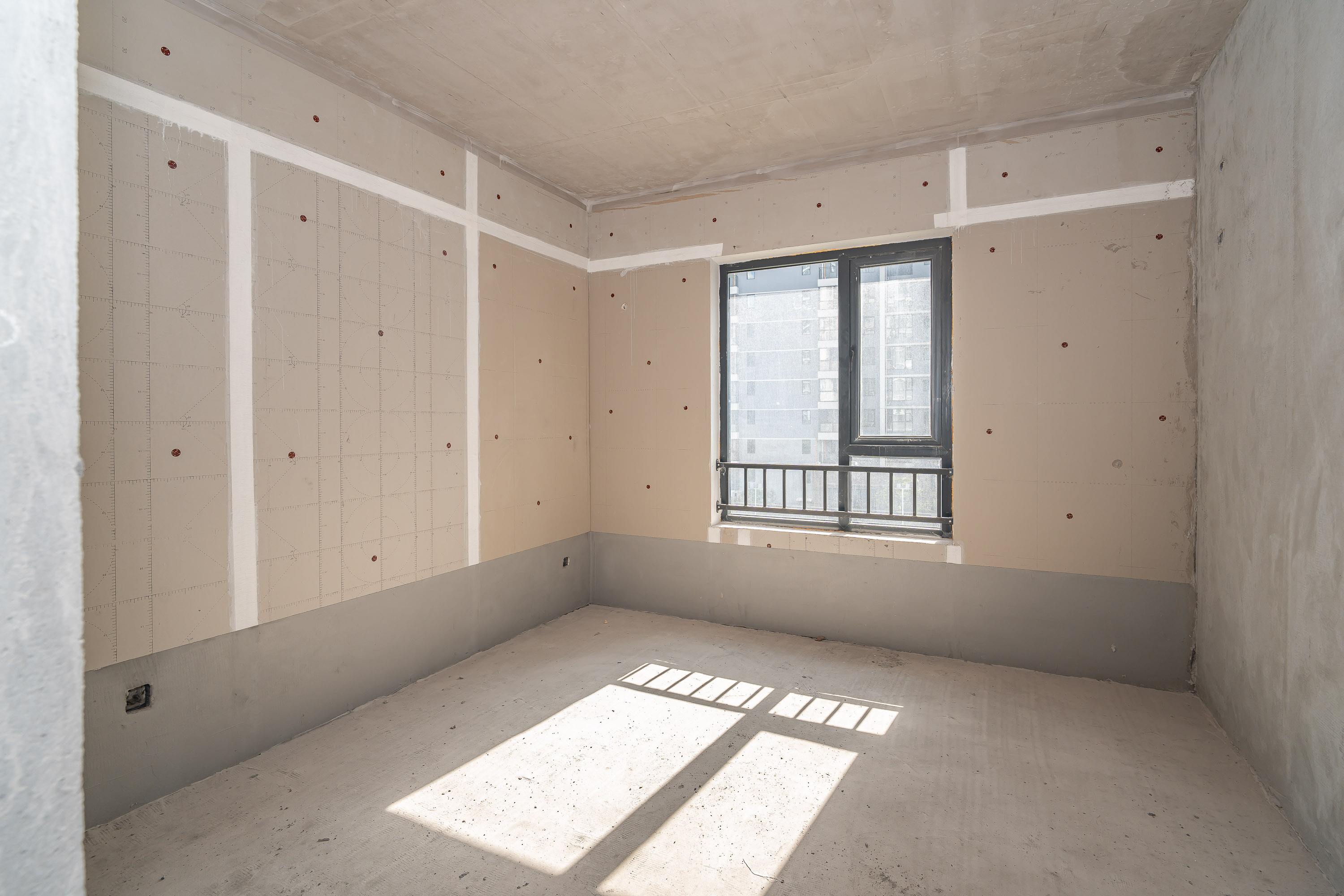 蔷薇国际  5室2厅2卫    93.0万 蔷薇国际  5室2厅2卫    93.0万卧室