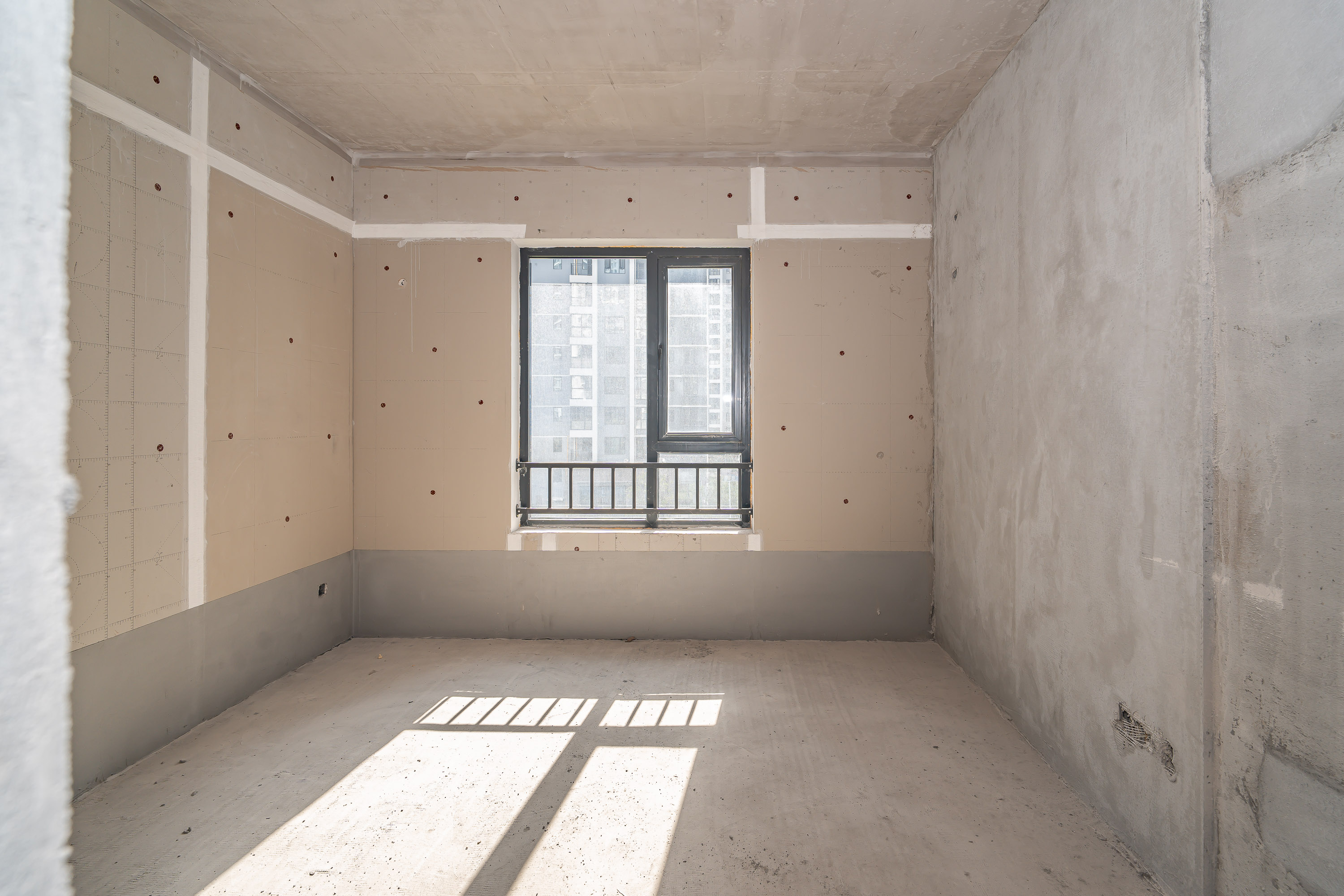 蔷薇国际  5室2厅2卫    93.0万 蔷薇国际  5室2厅2卫    93.0万卧室