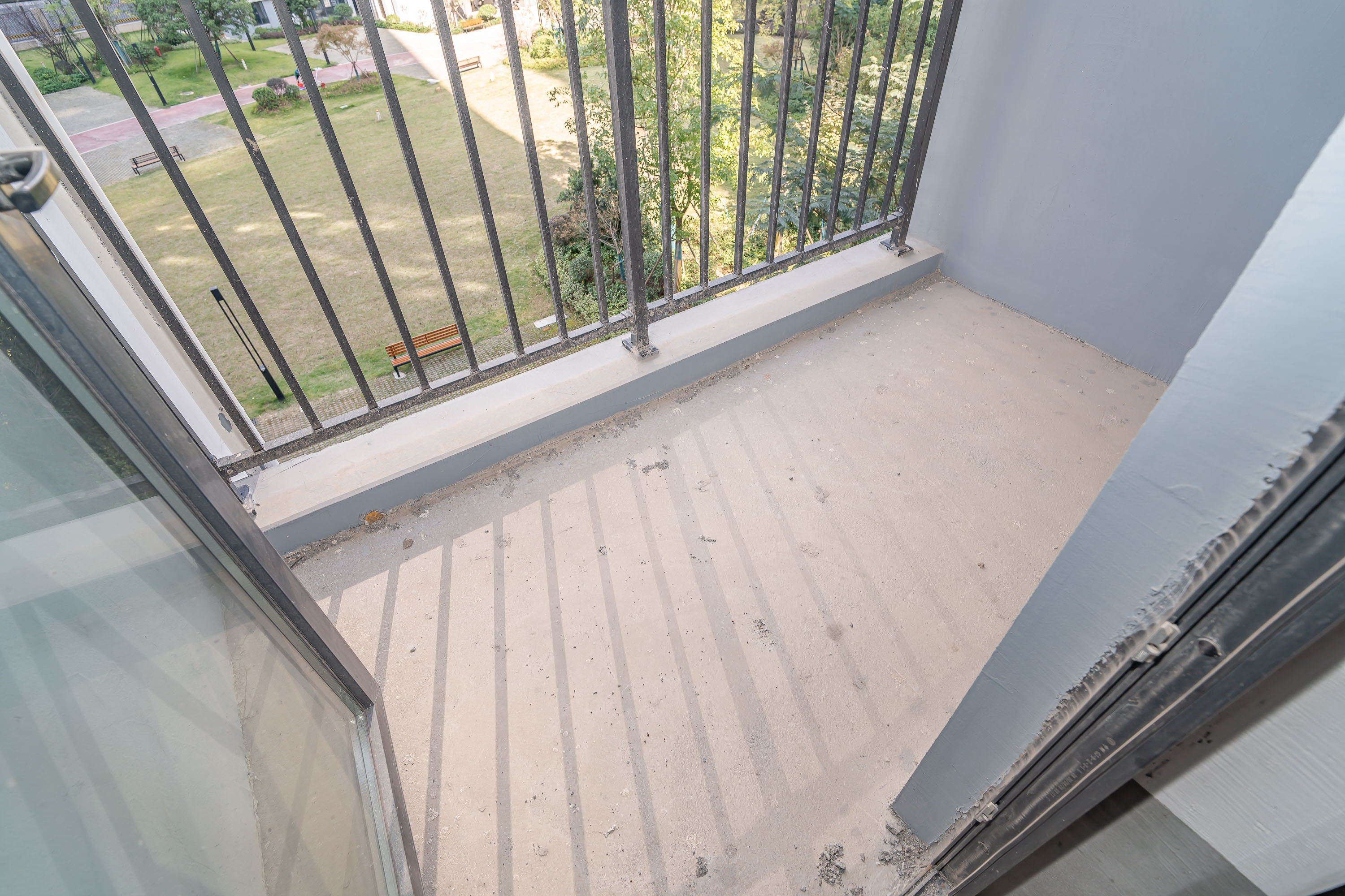 蔷薇国际  5室2厅2卫    93.0万 蔷薇国际  5室2厅2卫    93.0万阳台