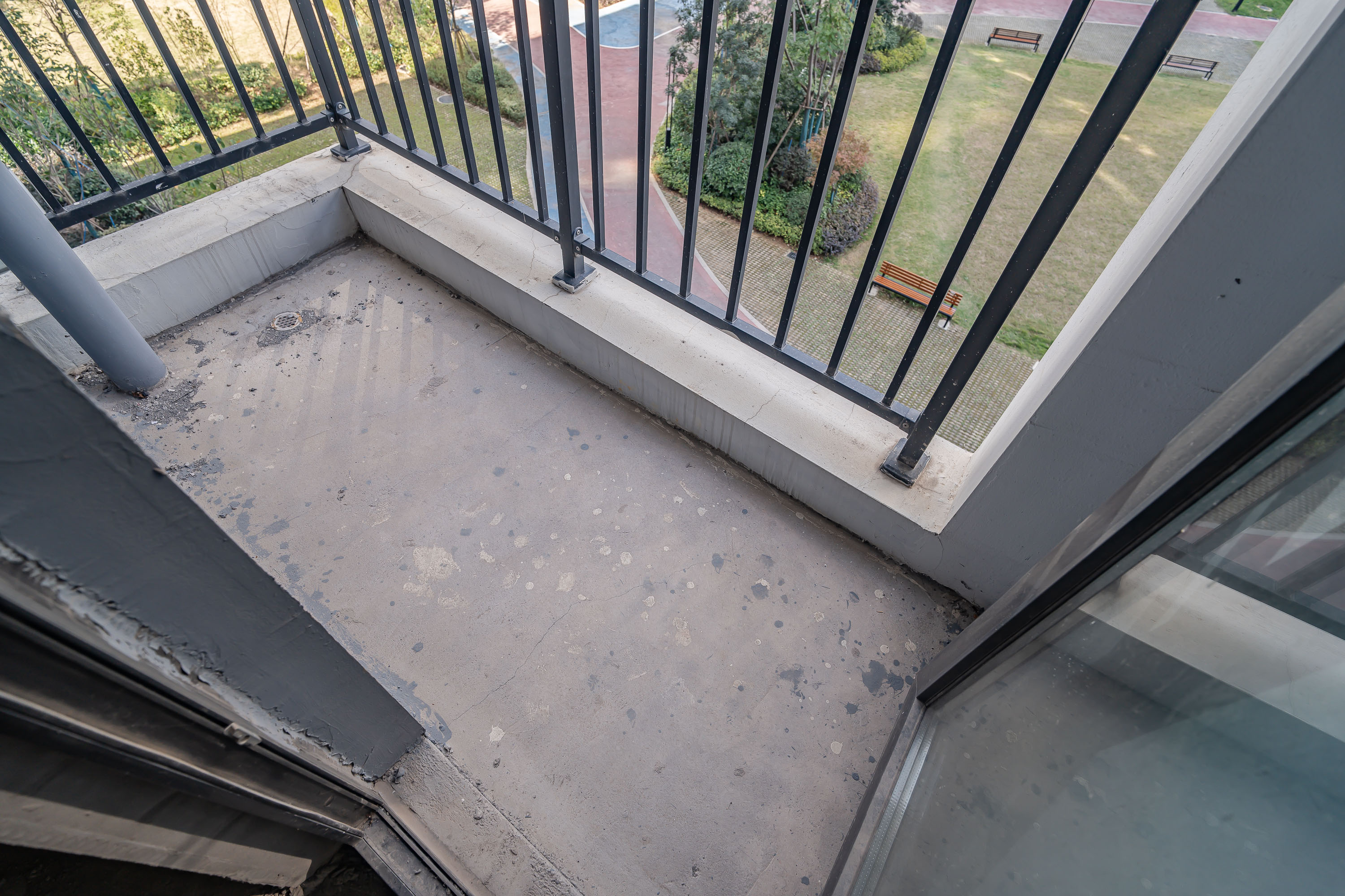 蔷薇国际  5室2厅2卫    93.0万 蔷薇国际  5室2厅2卫    93.0万阳台