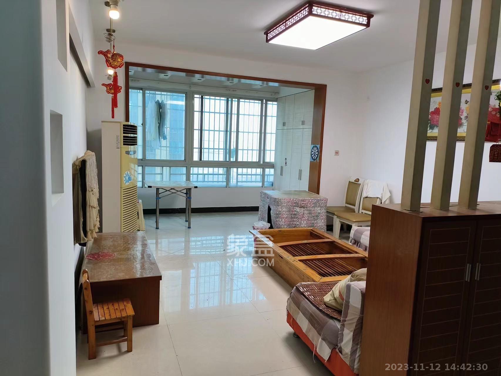 鑫天芙蓉  3室2厅2卫   2800.00元/月室内图1
