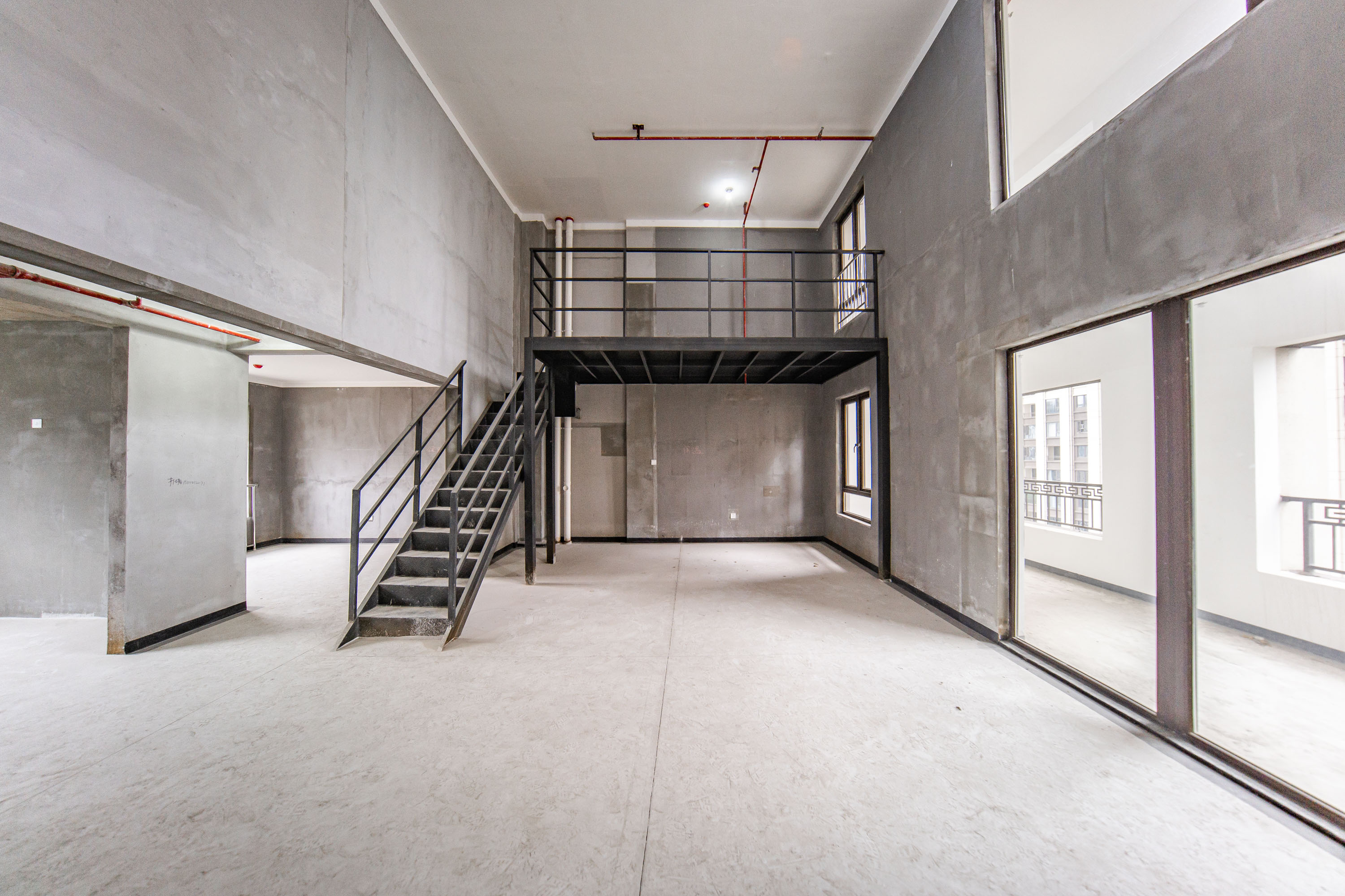 建发央著  5室2厅2卫    330.0万客厅