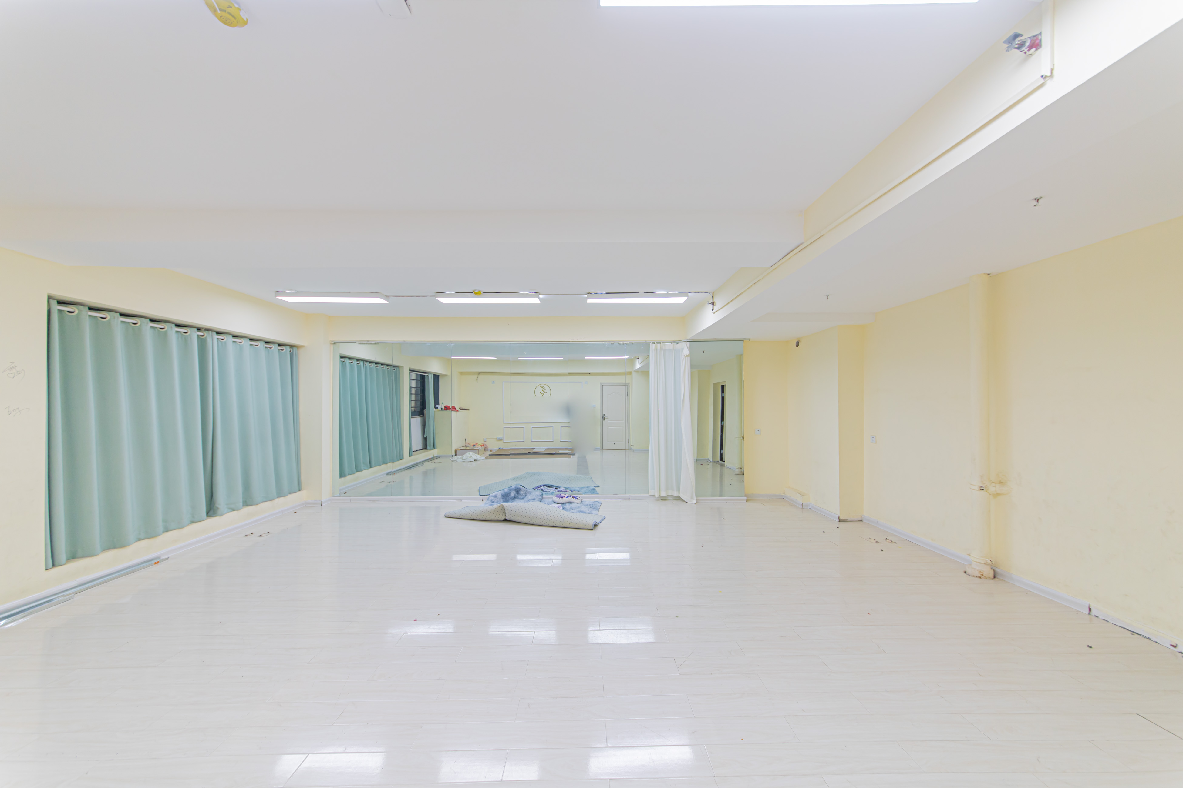 中建芙蓉工社  1室1厅1卫   26.00万客厅