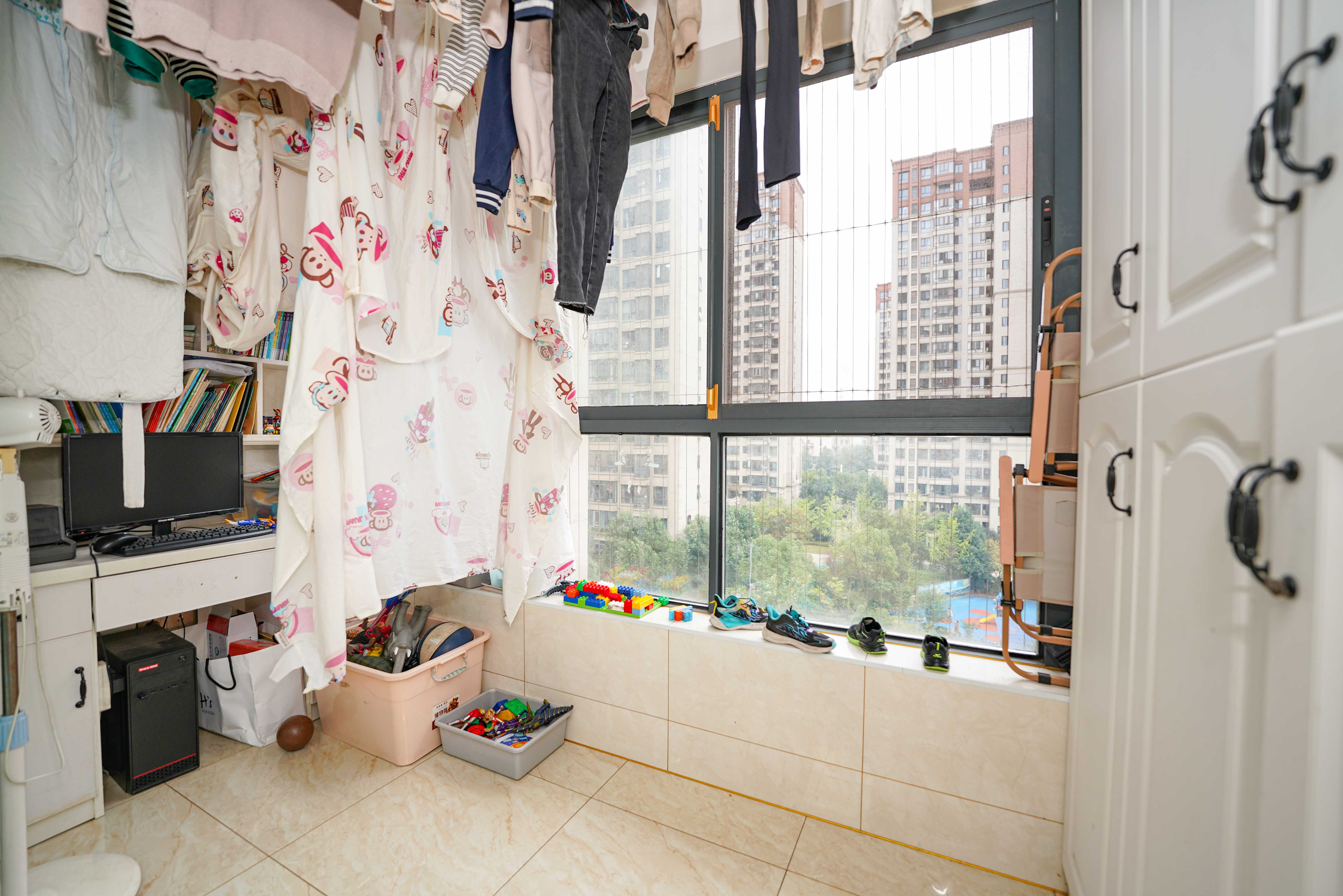 五矿万境蓝山  3室2厅1卫    120.0万阳台